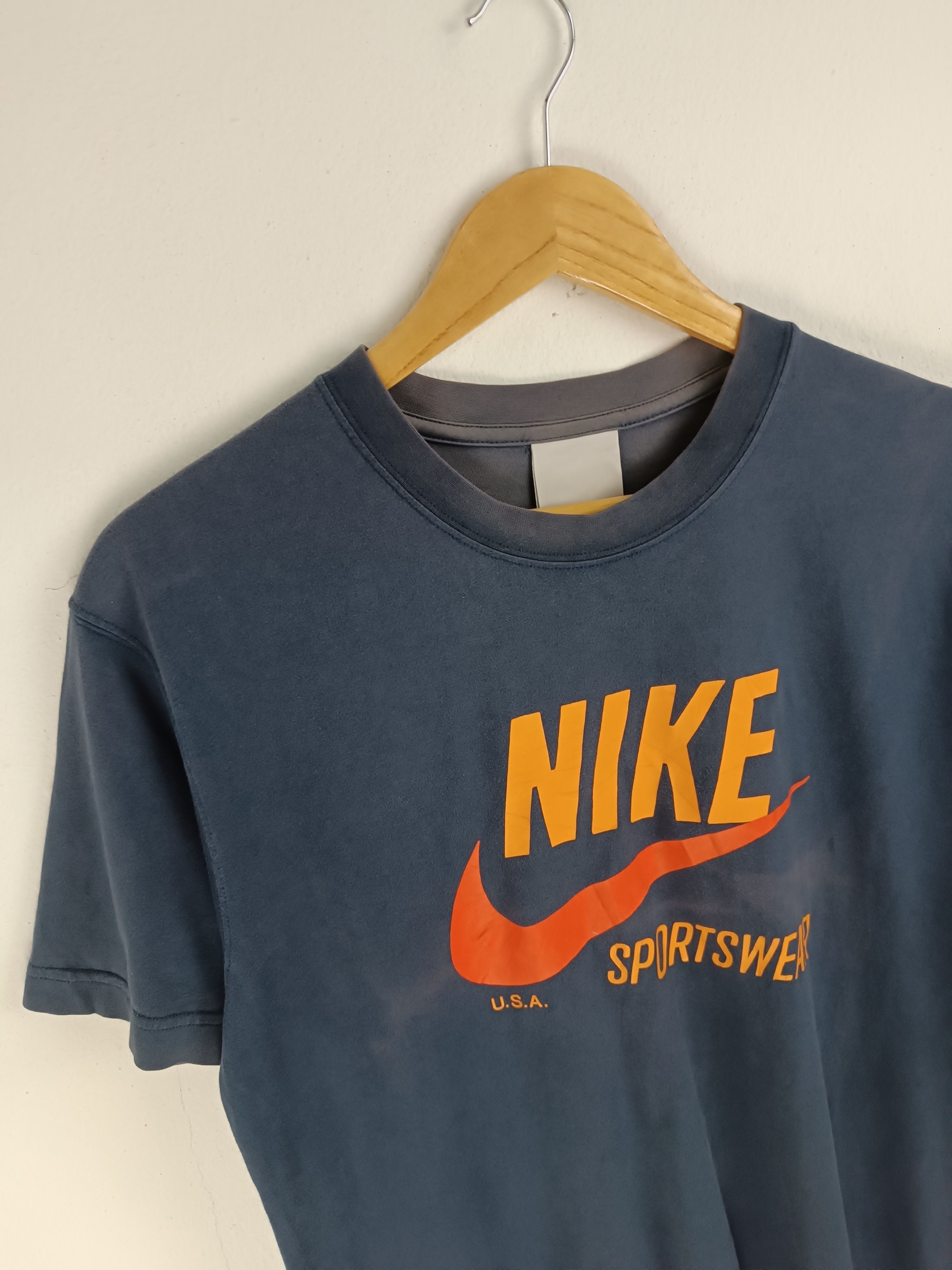 Nike THRASHED FADED VINTAGE Y2K NIKE SPORTSWEAR TEE BIG LOGO Size US M / EU 48-50 / 2 - 5 Thumbnail