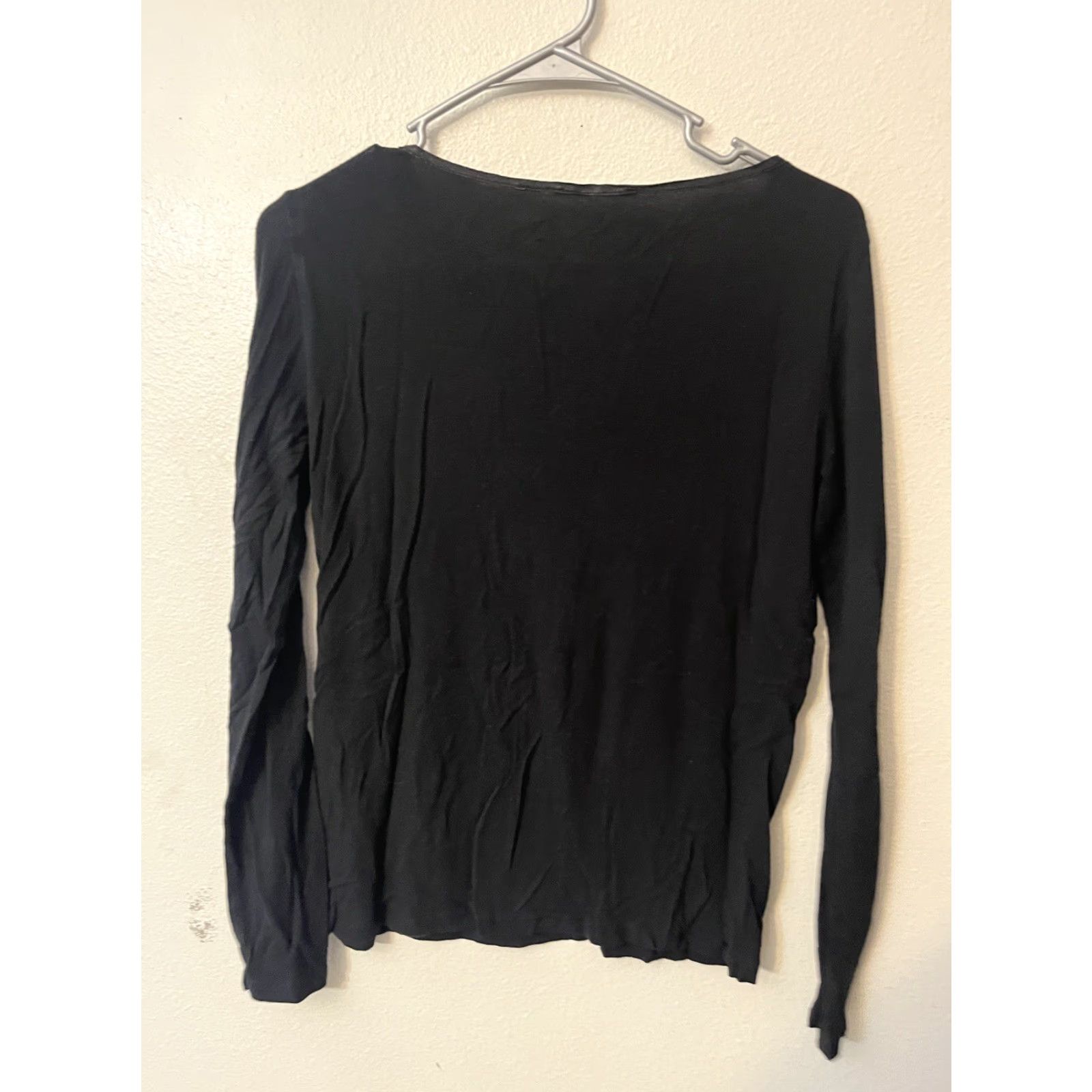 Vintage Tahari Shirt Women Small Black Scoop Neck Long Sleeve Solid Top Size S / US 4 / IT 40 - 2 Thumbnail