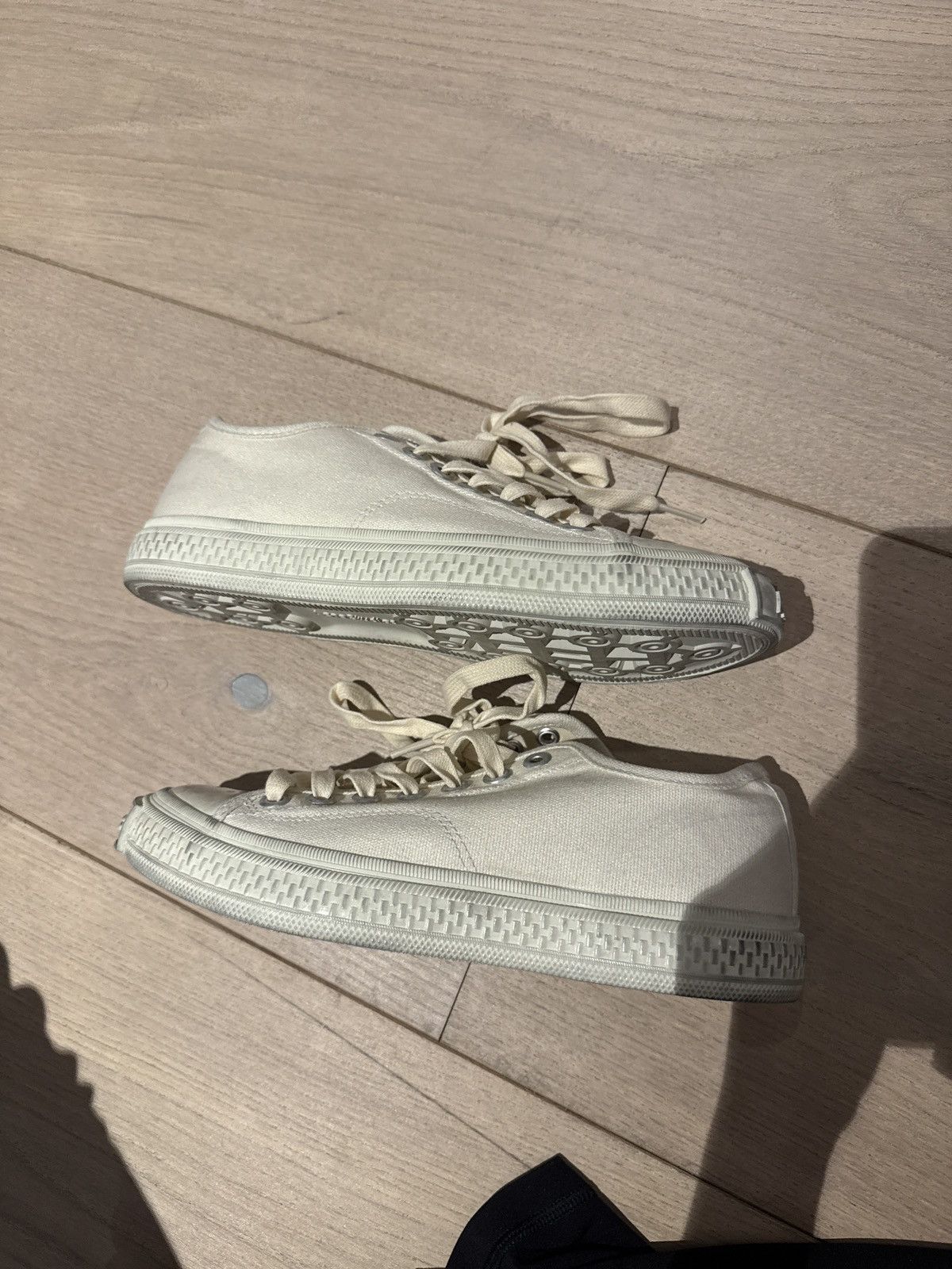 Acne Studios Acne studio low top white soft tumbled Size US 7 / IT 37 - 1 Thumbnail