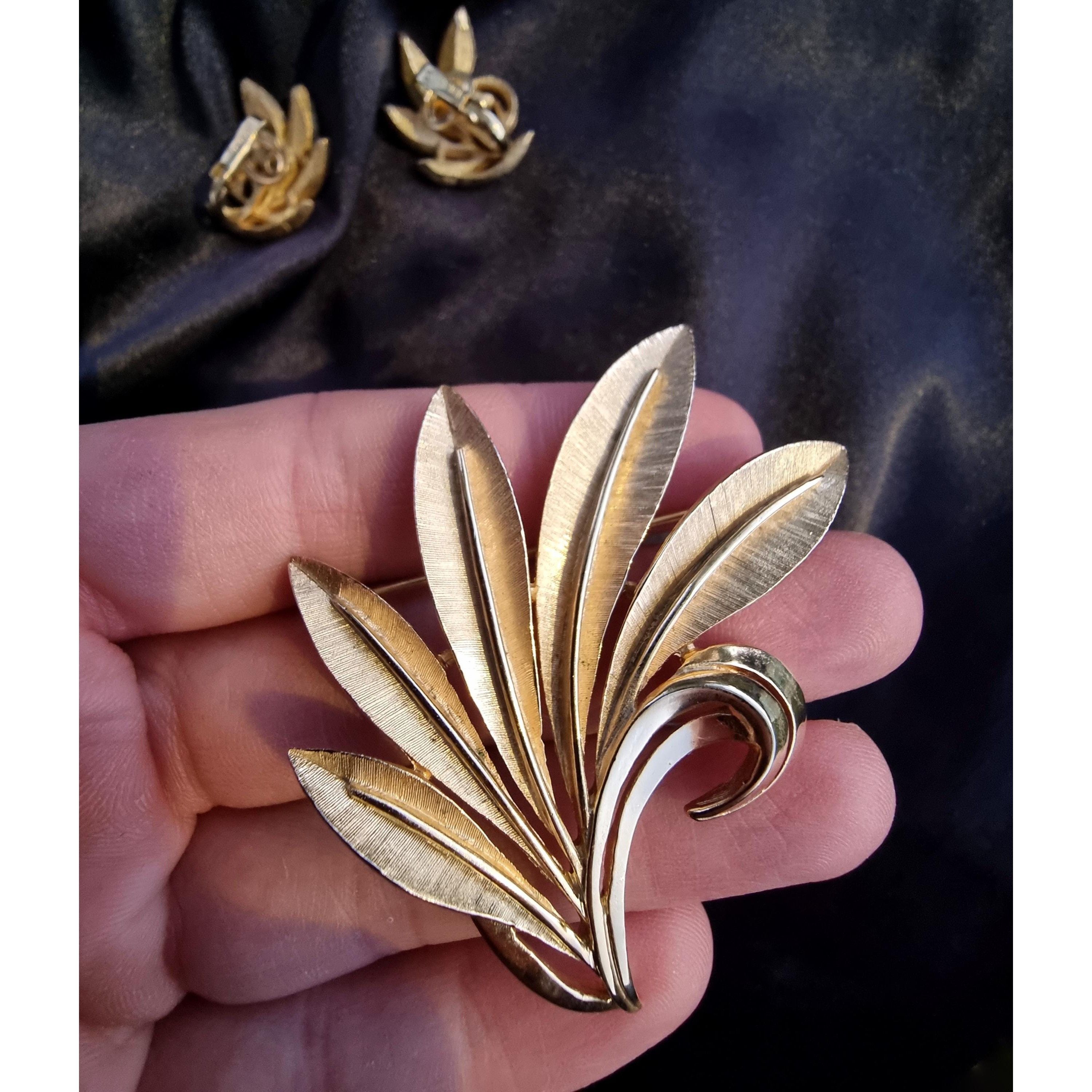 Other Vintage CROWN TRIFARI 1960s Gold Tone Leaf Leaves Floral Set Size ONE SIZE - 6 Thumbnail