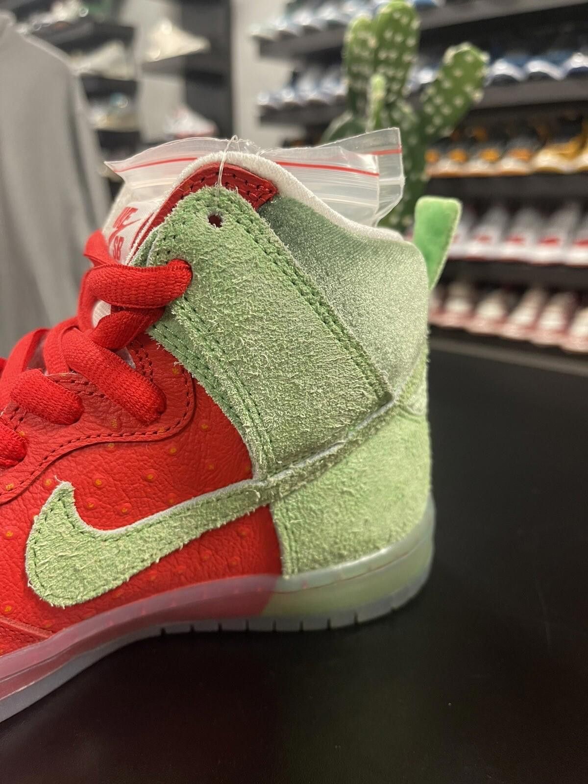 Nike Size 4 - Nike Dunk High SB Strawberry Cough - CW7093 600 Size US 5 / EU 37 - 5 Thumbnail