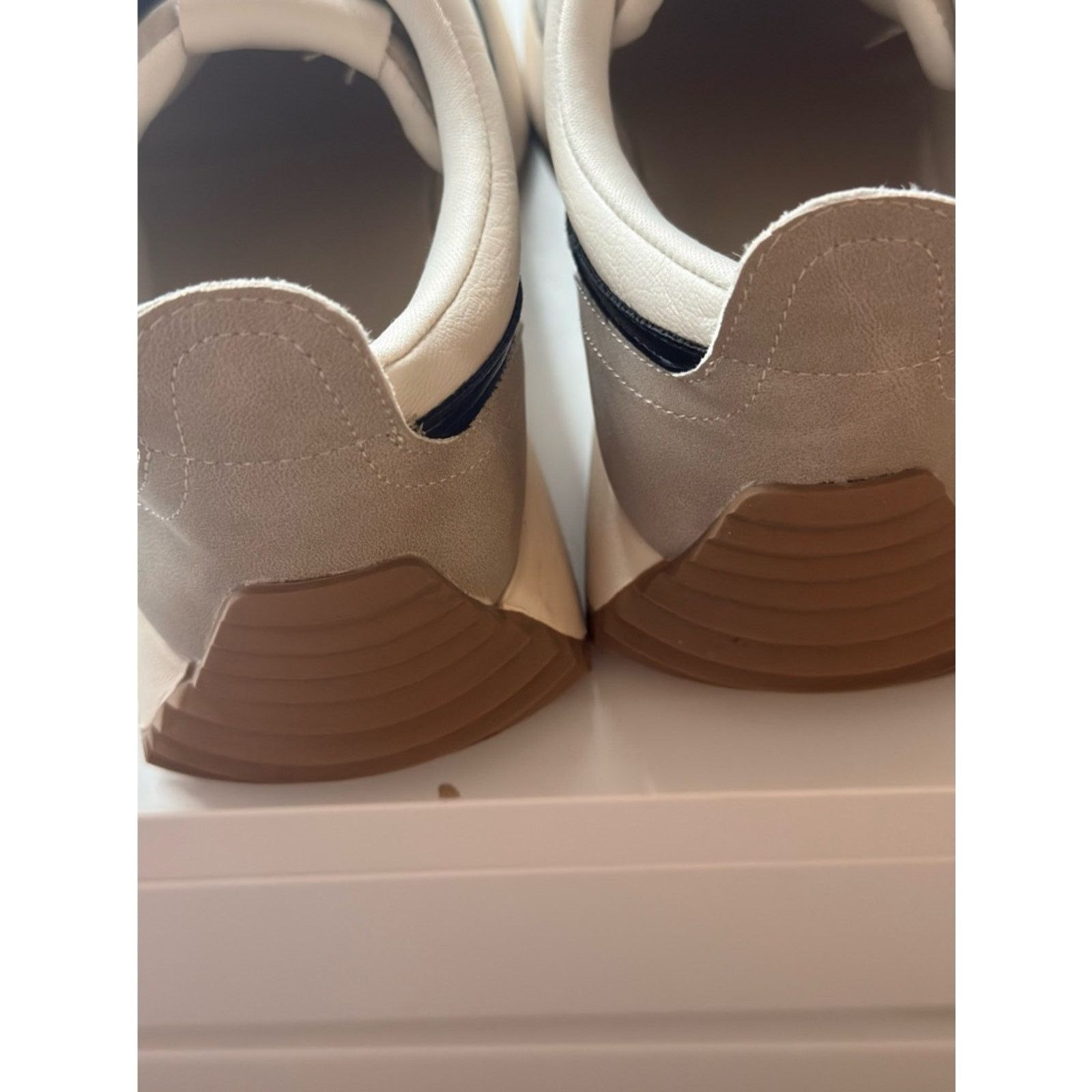 Dolce Vita Dolce Vita Cream and Black Lace-Up Women's Sneakers Size US 9 / IT 39 - 5 Thumbnail
