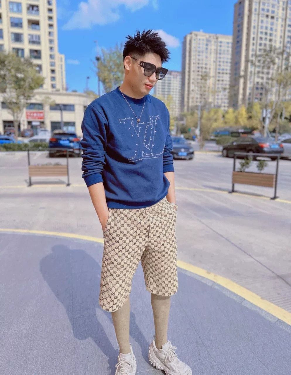 Louis Vuitton Louis Vuitton Blue Logo Sweatshirt Size US M / EU 48-50 / 2 - 7 Thumbnail