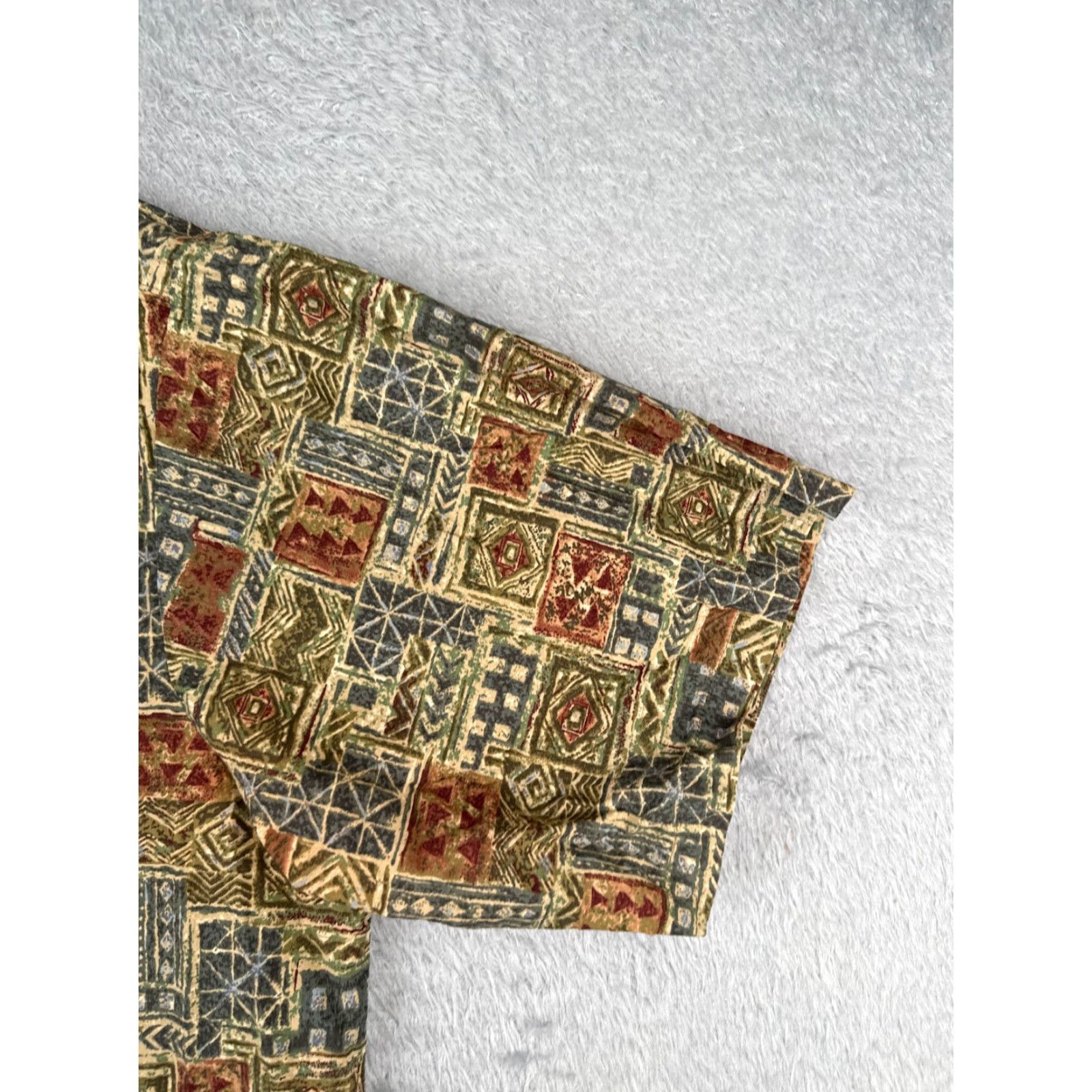 Vintage VINTAGE Cooke Street Shirt Men 2XL Green Red Tile Geometric 100% Cotton Hawaiian Aloha Beach Resort Pattern 90s Mens Shirt Size US XXL / EU 58 / 5 - 2 Thumbnail