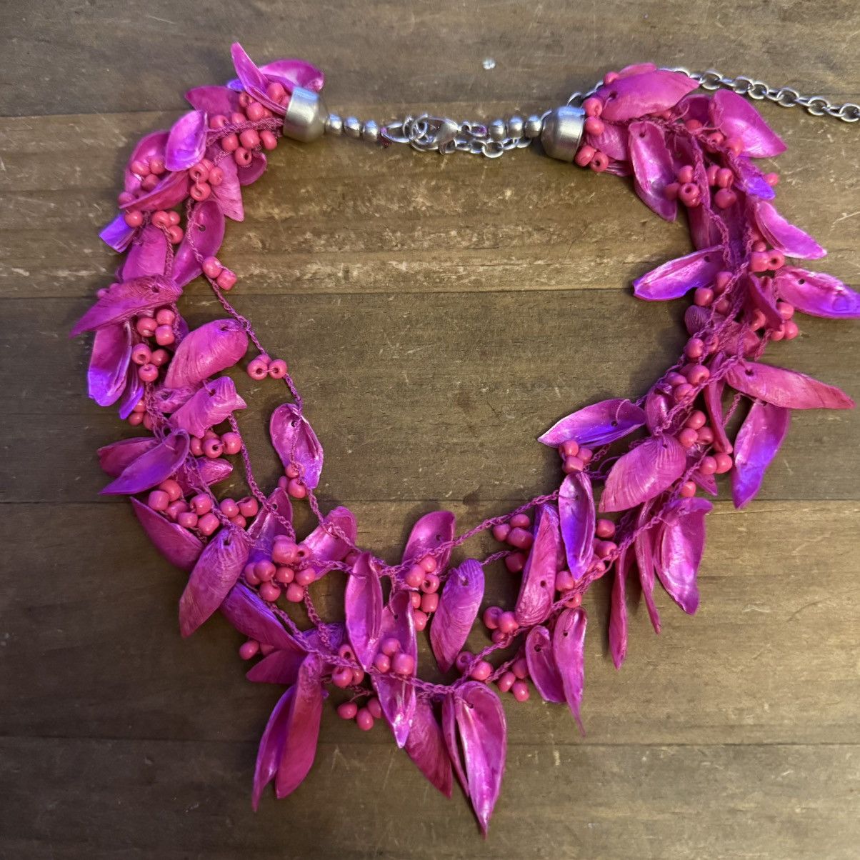 Other Hot pink multi strand dyed shell chip necklace Size ONE SIZE - 2 Thumbnail
