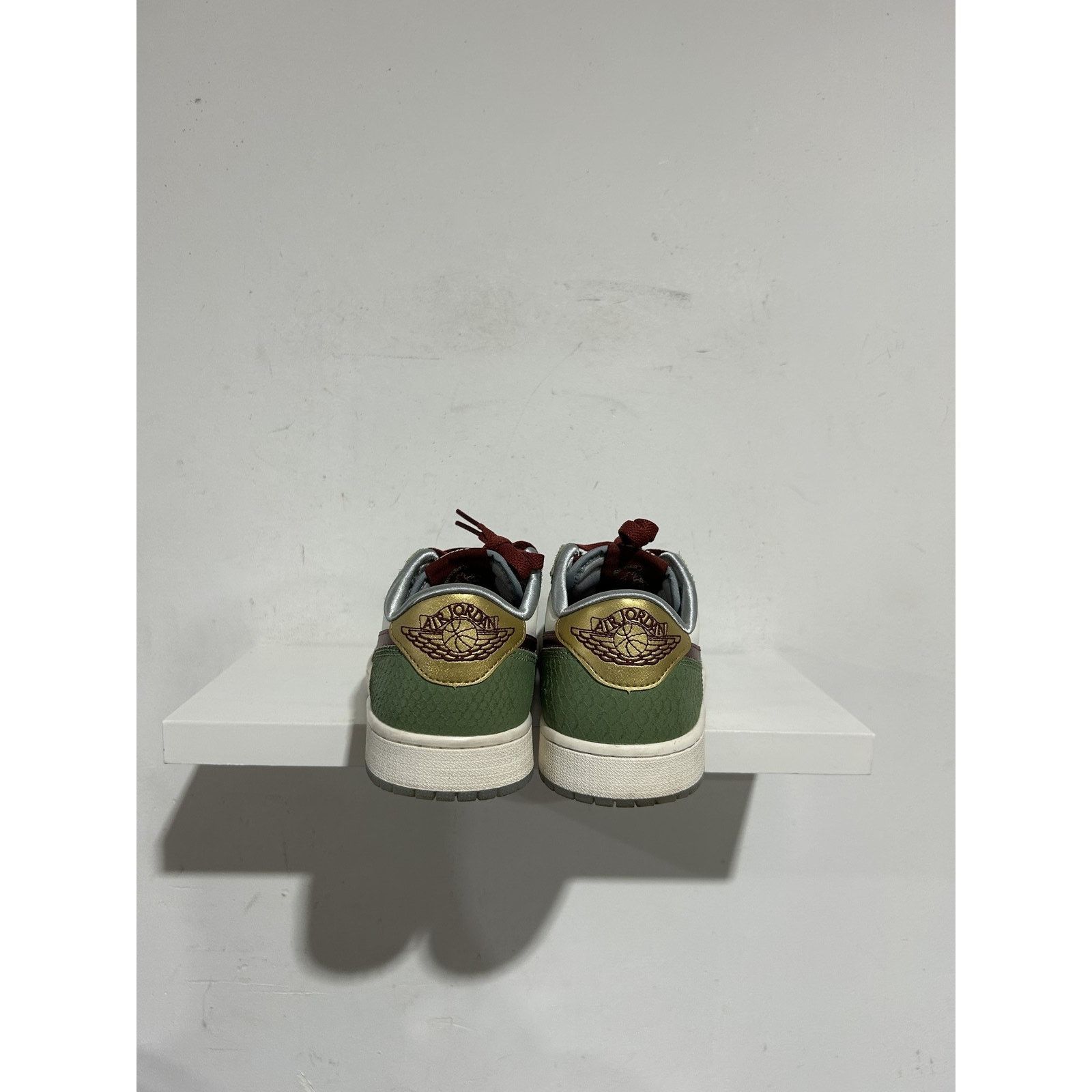 Jordan Brand JORDAN 1 LOW YEAR OF THE DRAGON SIZE 8.5 PREOWNED Size US 8.5 / EU 41-42 - 4 Thumbnail