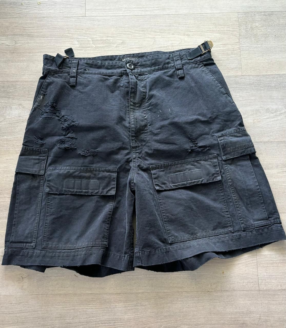 Balenciaga Balenciaga Distressed Cargo Shorts Size US 30 / EU 46 - 1 Thumbnail