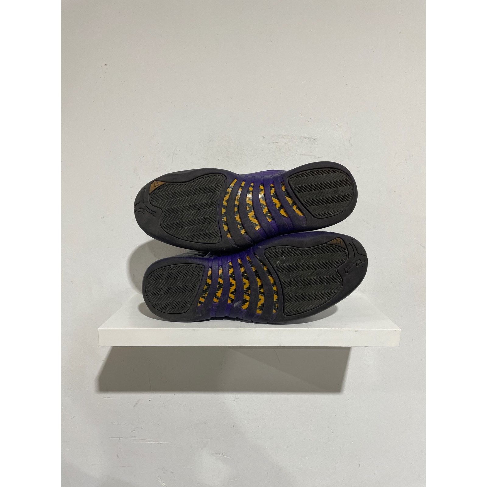 Nike NIKE JORDAN 12 FIELD PURPLE SIZE 11 PREOWNED Size US 11 / EU 44 - 4 Thumbnail