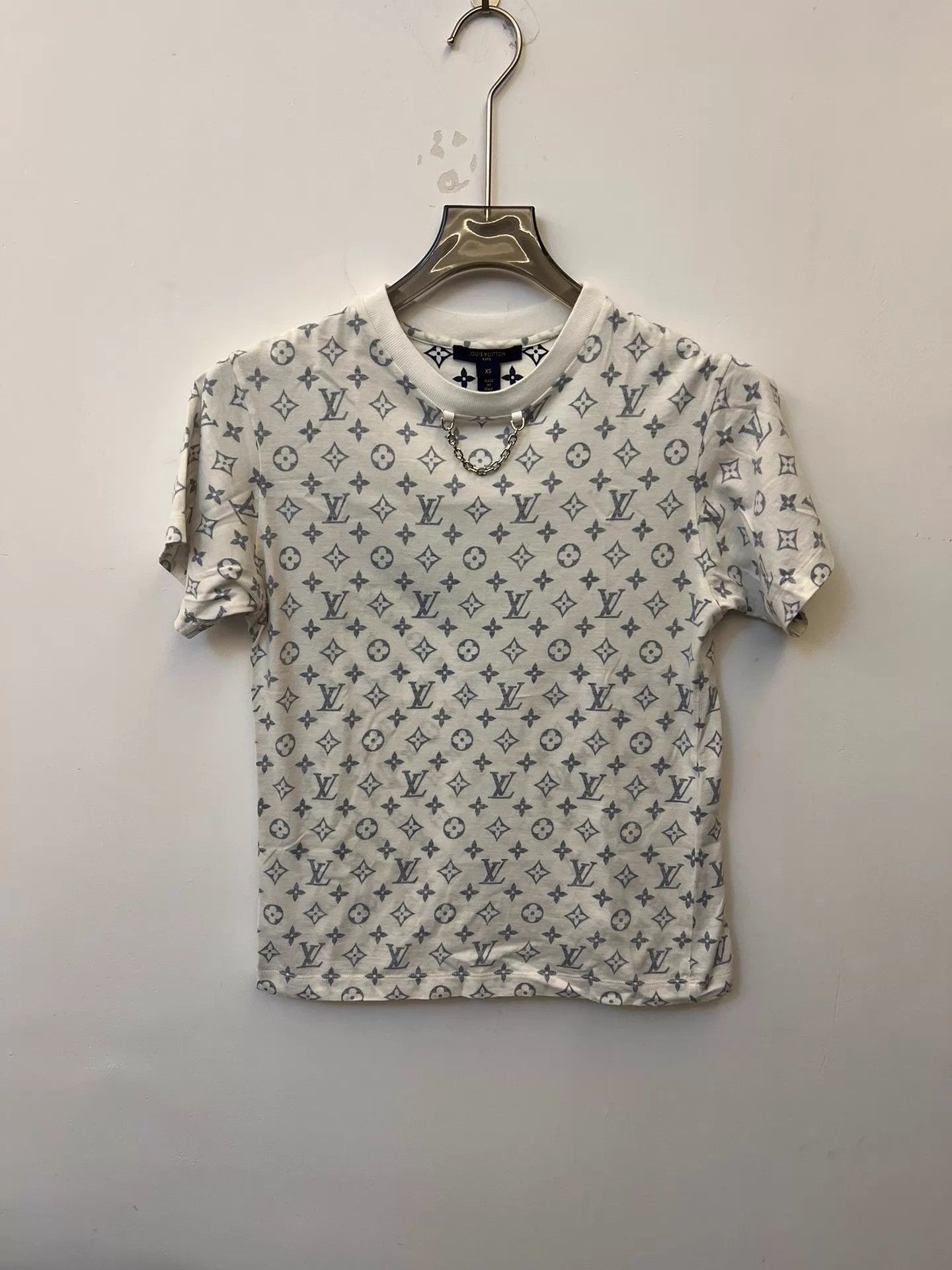 Louis Vuitton LOUIS VUITTON Monogram Neck Chain White T-shirt XS Size XS / US 0-2 / IT 36-38 - 1 Thumbnail
