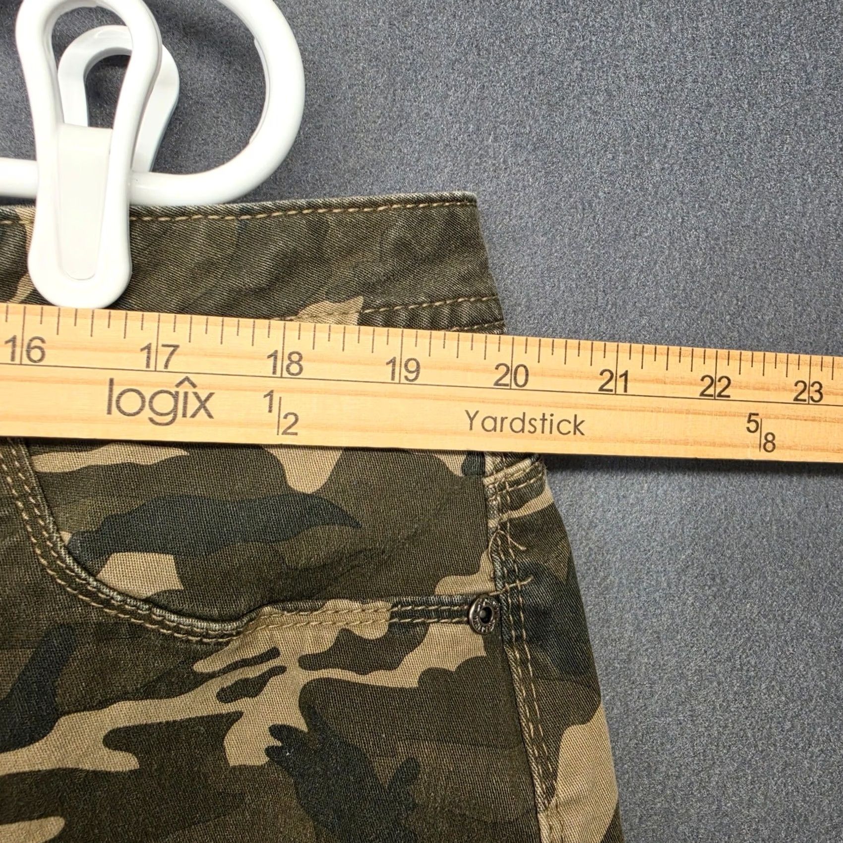 Vintage Womens Camo Cutoff Shorts Size 20W Camouflage Frayed Hem Stretch Size 42" / US 20 - 4 Thumbnail