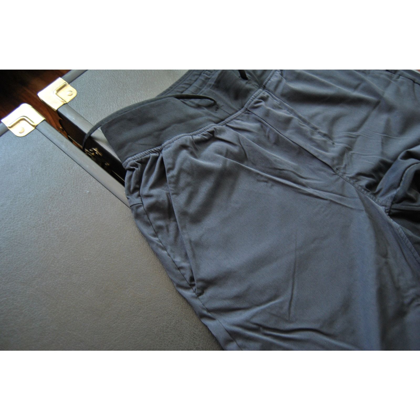 Lululemon Lululemon X-Small Two-Tone Black Sweatpants w/ Pockets Size US 26 / EU 42 - 4 Thumbnail