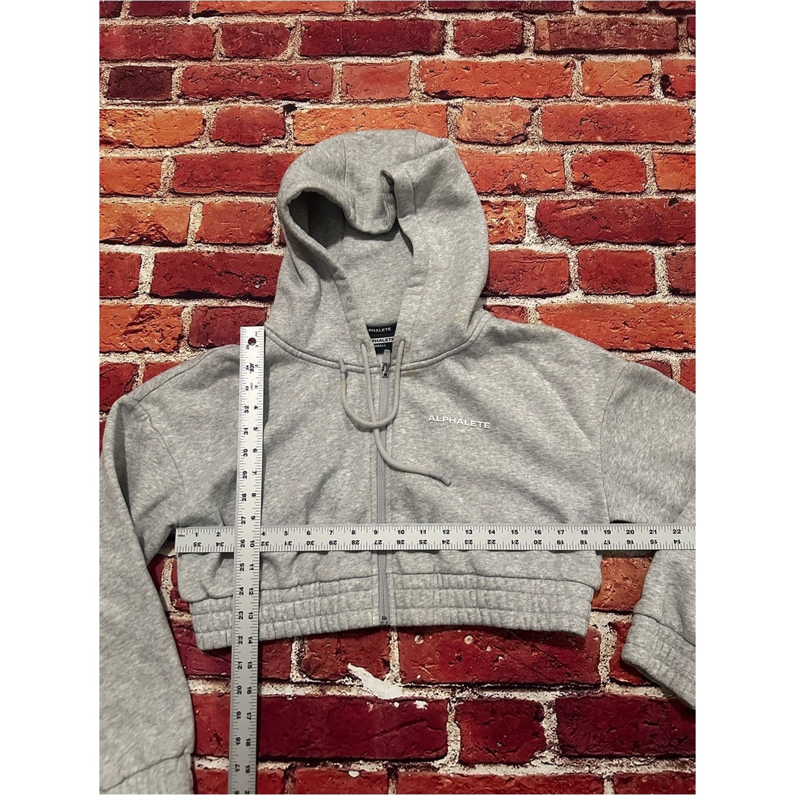 Alphalete Athletics Alphalete cropped zip up hoodie size small Size S / US 4 / IT 40 - 6 Thumbnail