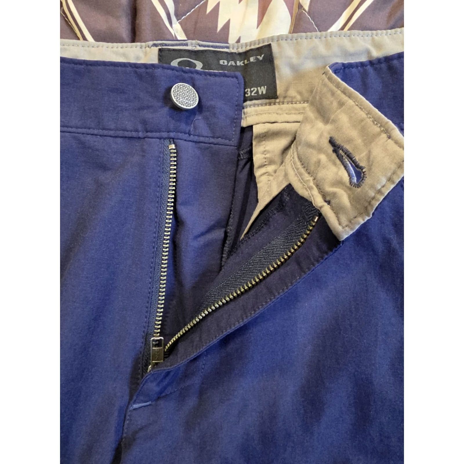 Oakley Oakley Men's Shorts Embroidered Logo Golf Casual Navy Blue 12" Inseam Size 32 Size US 32 / EU 48 - 7 Thumbnail