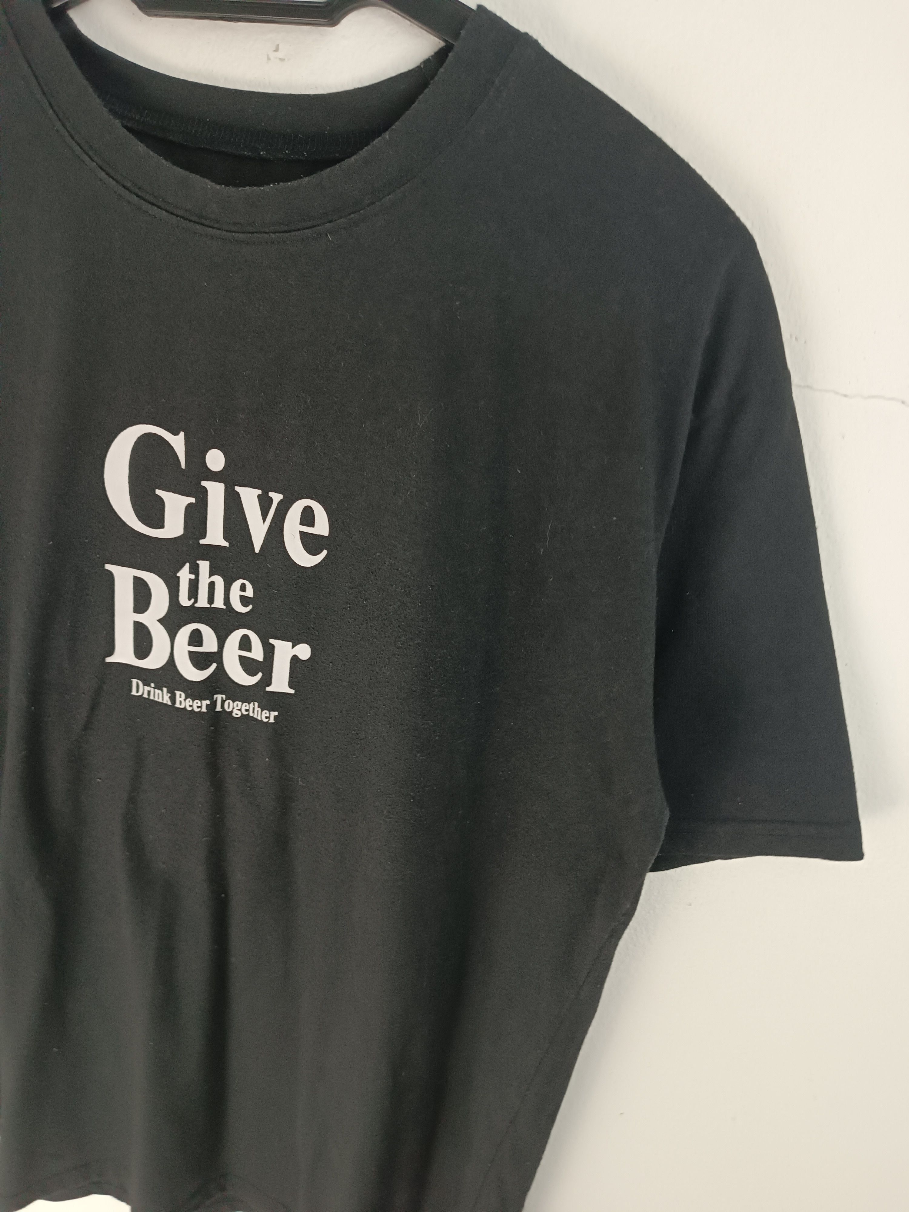 Vintage VINTAGE GIVE THE BEER FUNNY HUMOR ADULT TEE Size US M / EU 48-50 / 2 - 12 Thumbnail