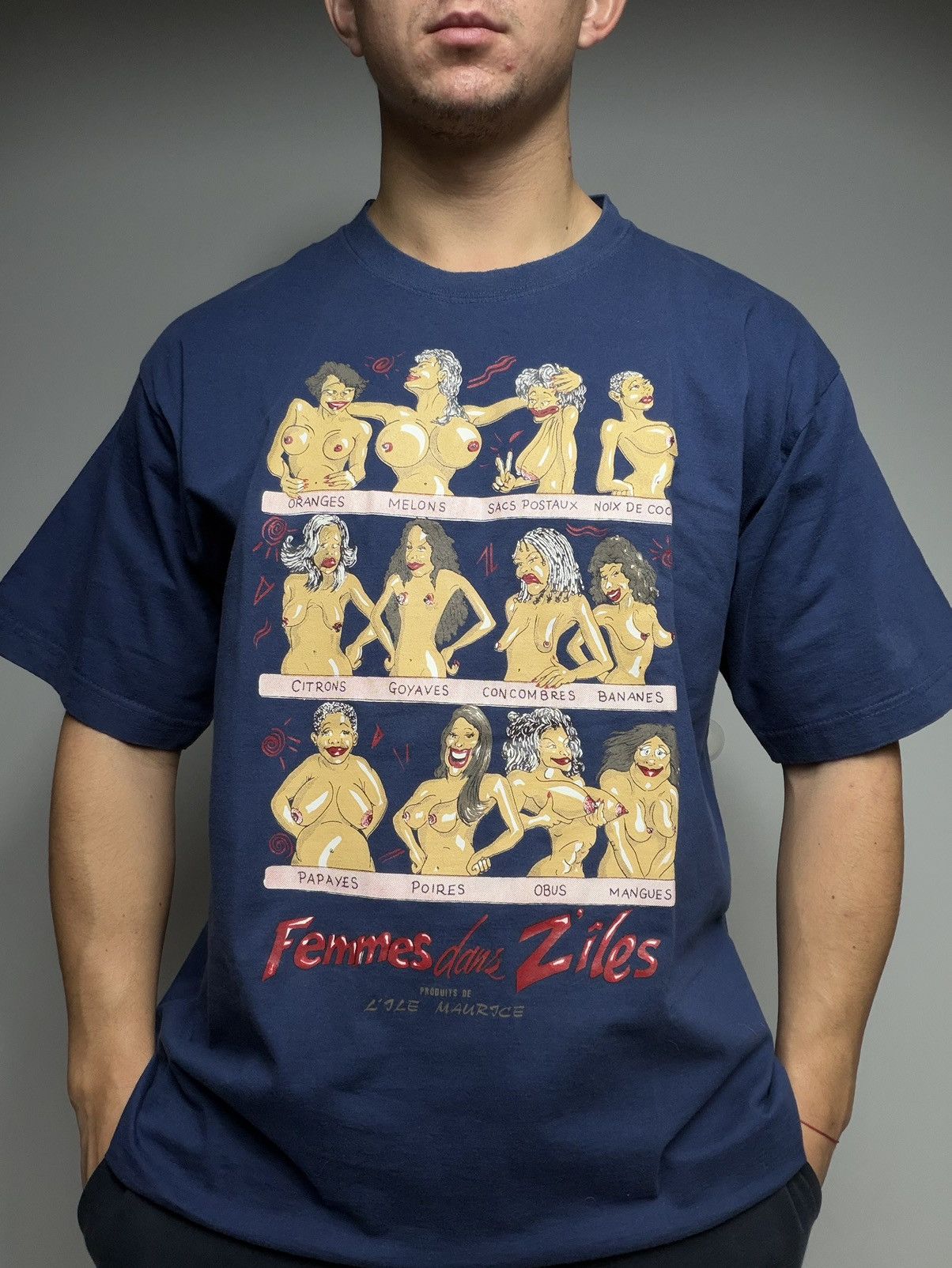 Vintage Vintage 90s "Femmes dans les Zîles T-Shirt Funny Boobs Y2K Size US XL / EU 56 / 4 - 1 Thumbnail