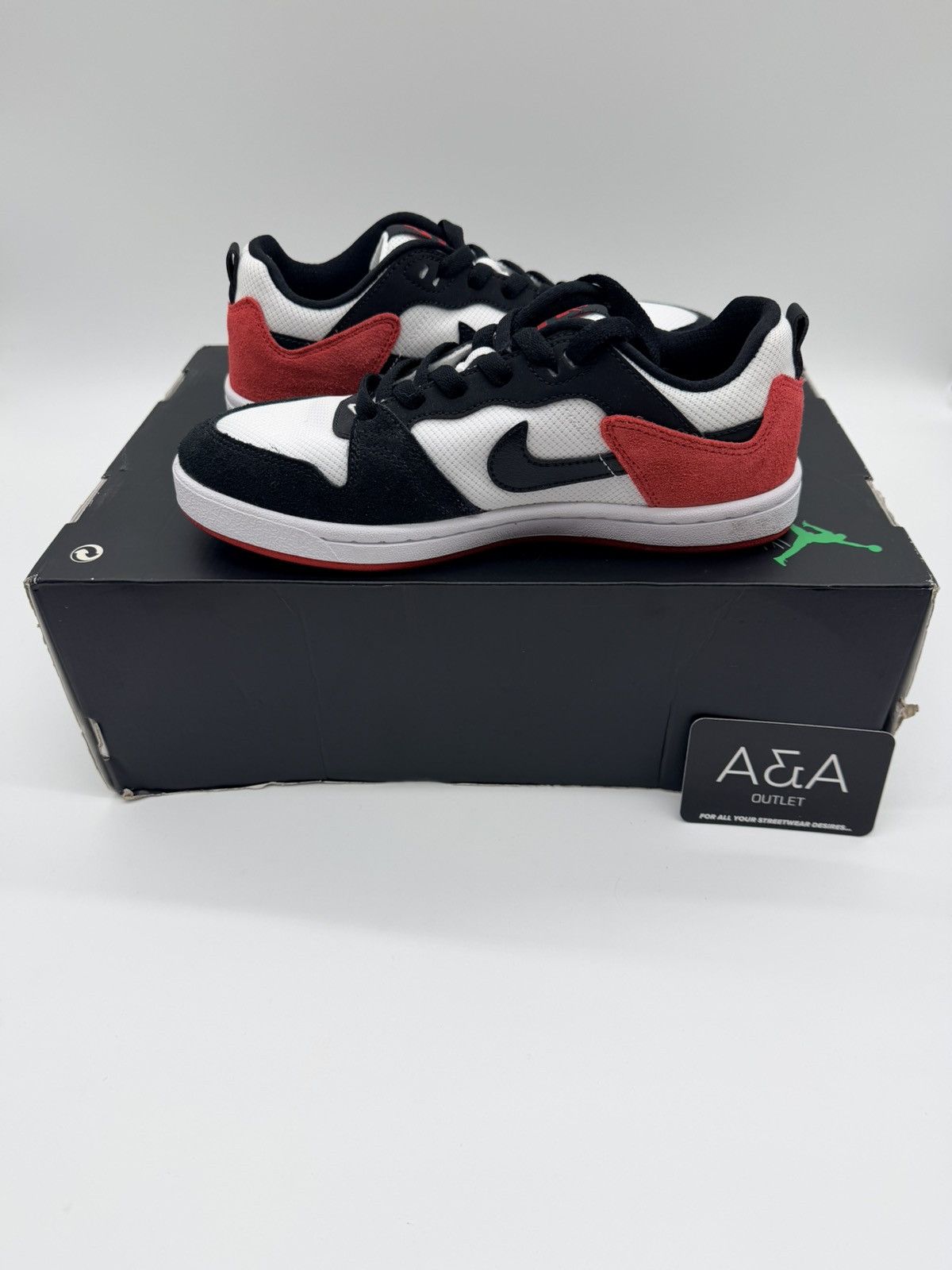 Nike Nike SB Alleyoop GS University Red US 5 Brand New Free Ship Size US 5 / EU 37 - 2 Thumbnail