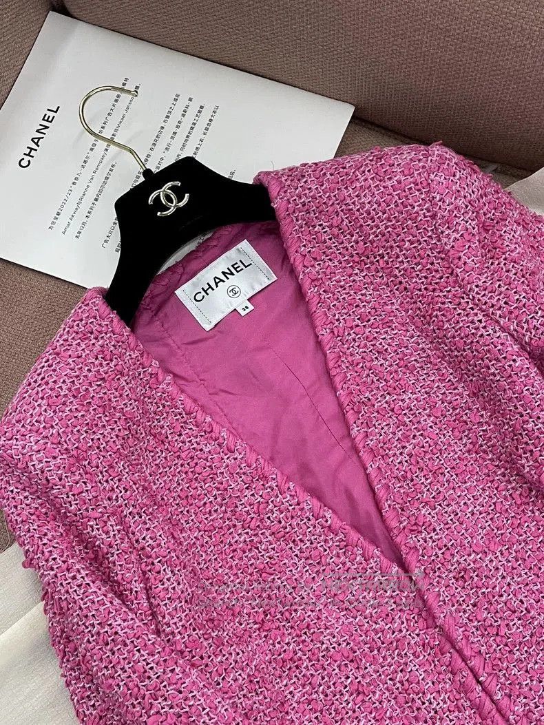 Chanel Chanel Pink V-Neck Knit Jacket. Size US M / EU 48-50 / 2 - 2 Thumbnail