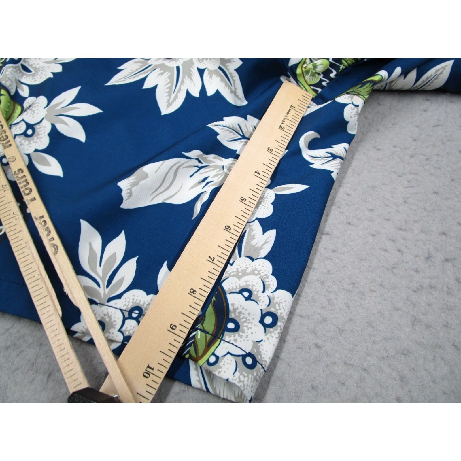 Tommy Bahama TOMMY BAHAMA Men's blue floral UNLINED board shorts w/ drawstring - polyester - 34 - blue floral pattern - Surf Swim Trunk - Beach Resort - Men Size US 34 / EU 50 - 3 Thumbnail