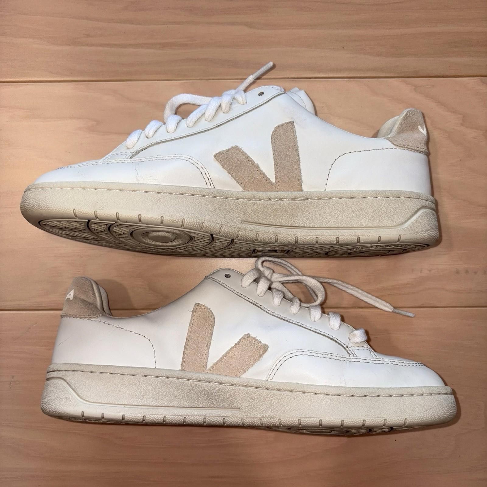 Veja Veja V-12 Women’s Size 9 White Sable Leather Sneakers Size US 9 / EU 42 - 3 Thumbnail