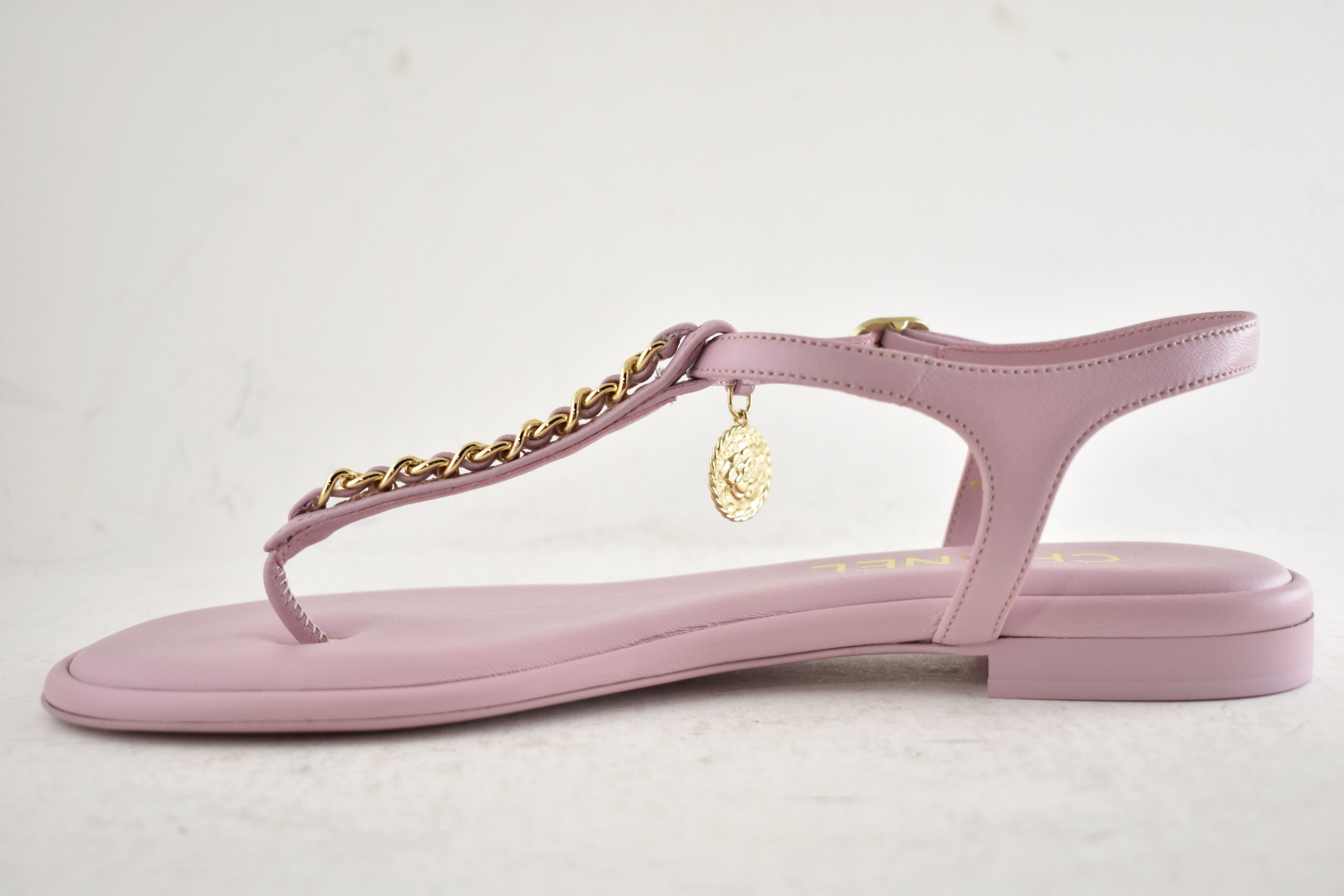 Chanel Chanel 24B Lilac Pink Gold CC Logo Flat Thong Sandal 39.5 Size US 9.5 / IT 39.5 - 12 Thumbnail