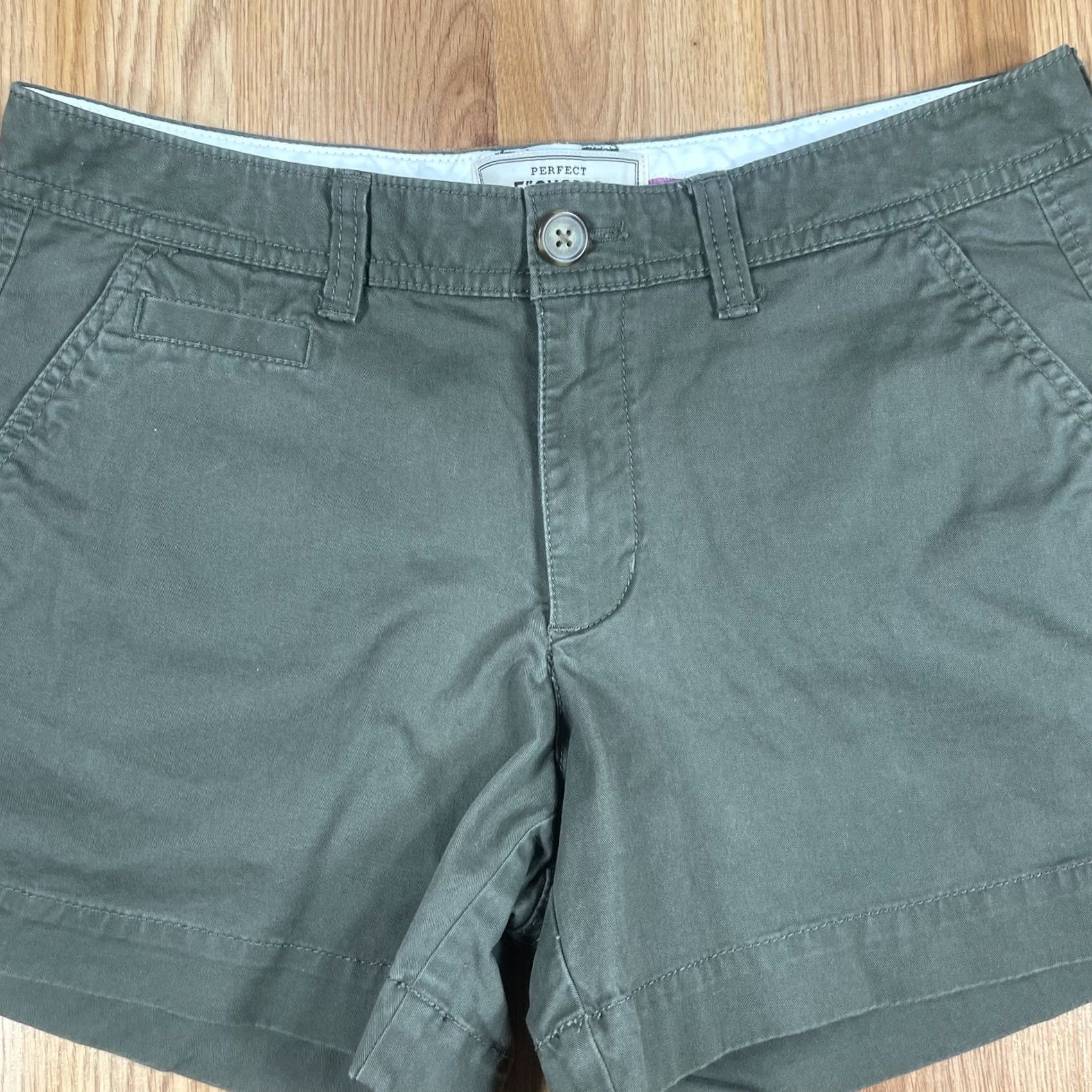 Old Navy Old Navy 5” Shorts Women’s 4 Olive Stretch Chino Flat Front Khaki Slacks Shorts Size 27" / US 4 / IT 40 - 2 Thumbnail