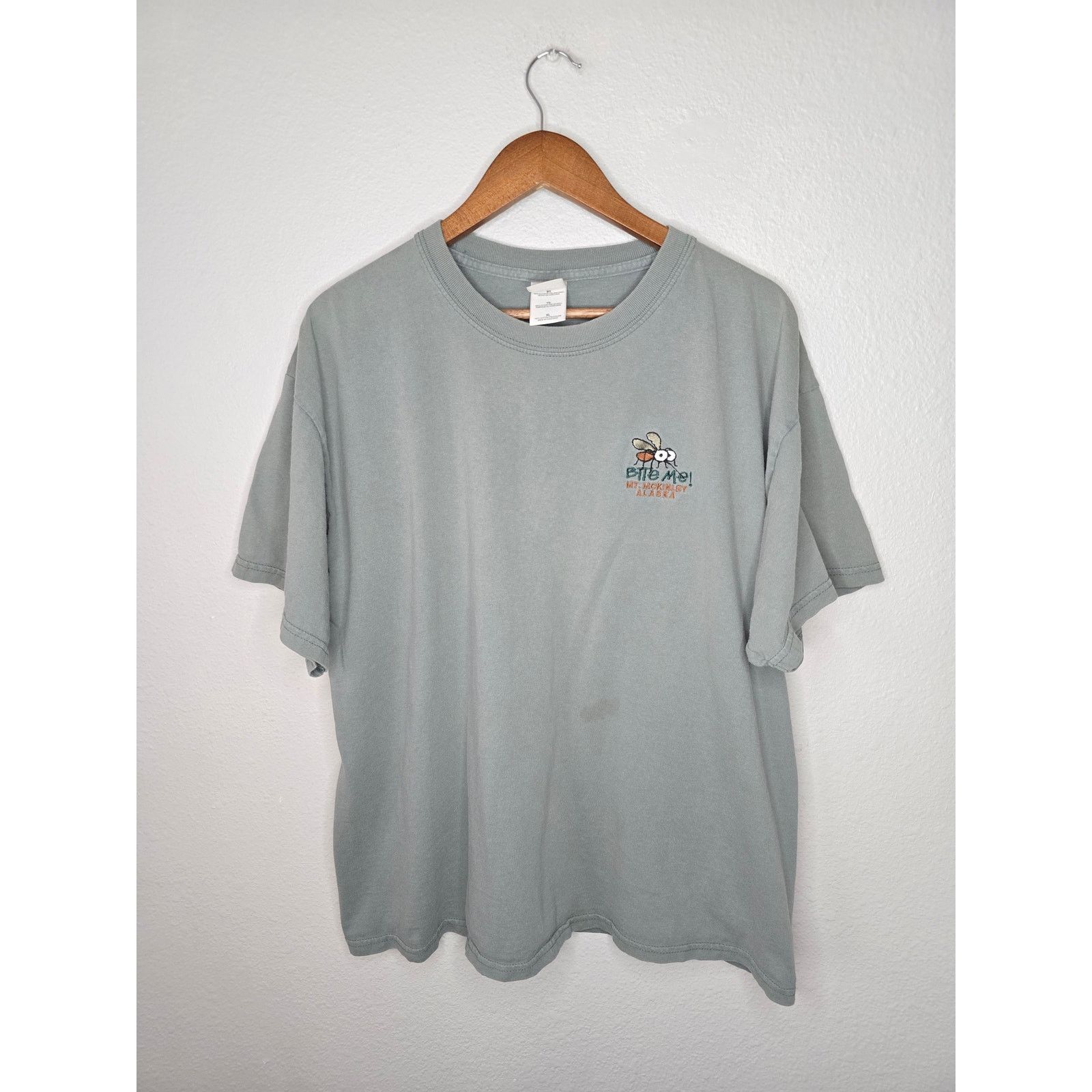 Gildan Alaska Mount Mckinley T-shirt Bite Me Mosquito Gray XL Tee Size US XL / EU 56 / 4 - 1 Thumbnail