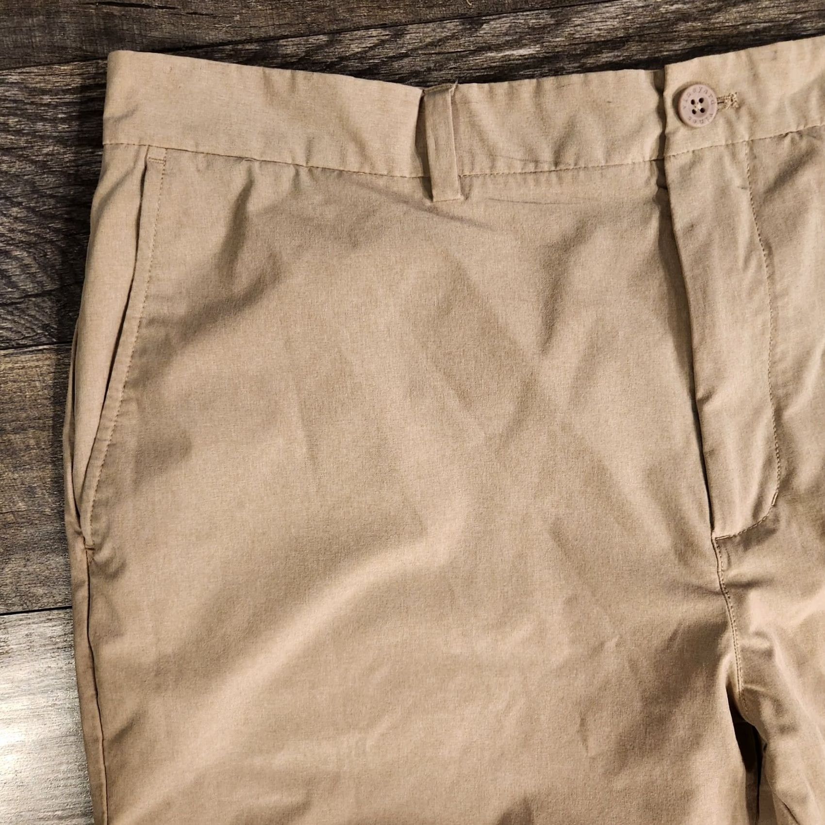 Vineyard Vines Vineyard Vines Performance Shorts Mens 40 9" Tan Stretch Lightweight Golf Chino Pocket Pockets Moisture Wicking Regular Vintage: No Size US 40 / EU 56 - 4 Thumbnail