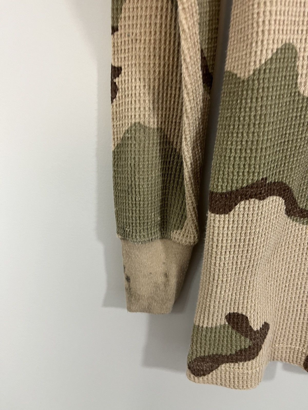 Vintage Distressed Thermal Knit Camo Stained Long Sleeve Size US S / EU 44-46 / 1 - 13 Thumbnail