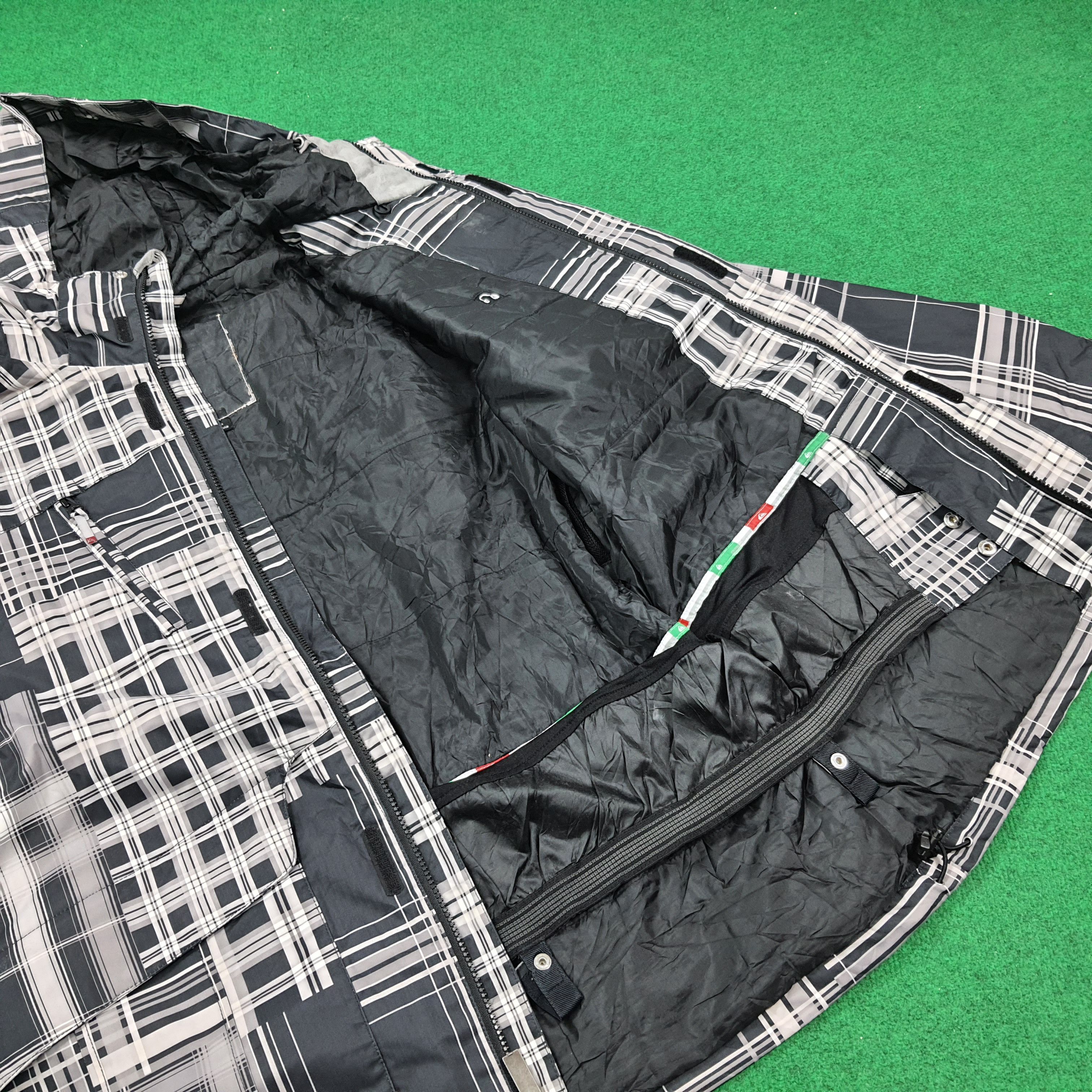 Quiksilver Vintage Quiksilver Snowboard Winter Technical Jacket C279N18 Size US L / EU 52-54 / 3 - 8 Thumbnail