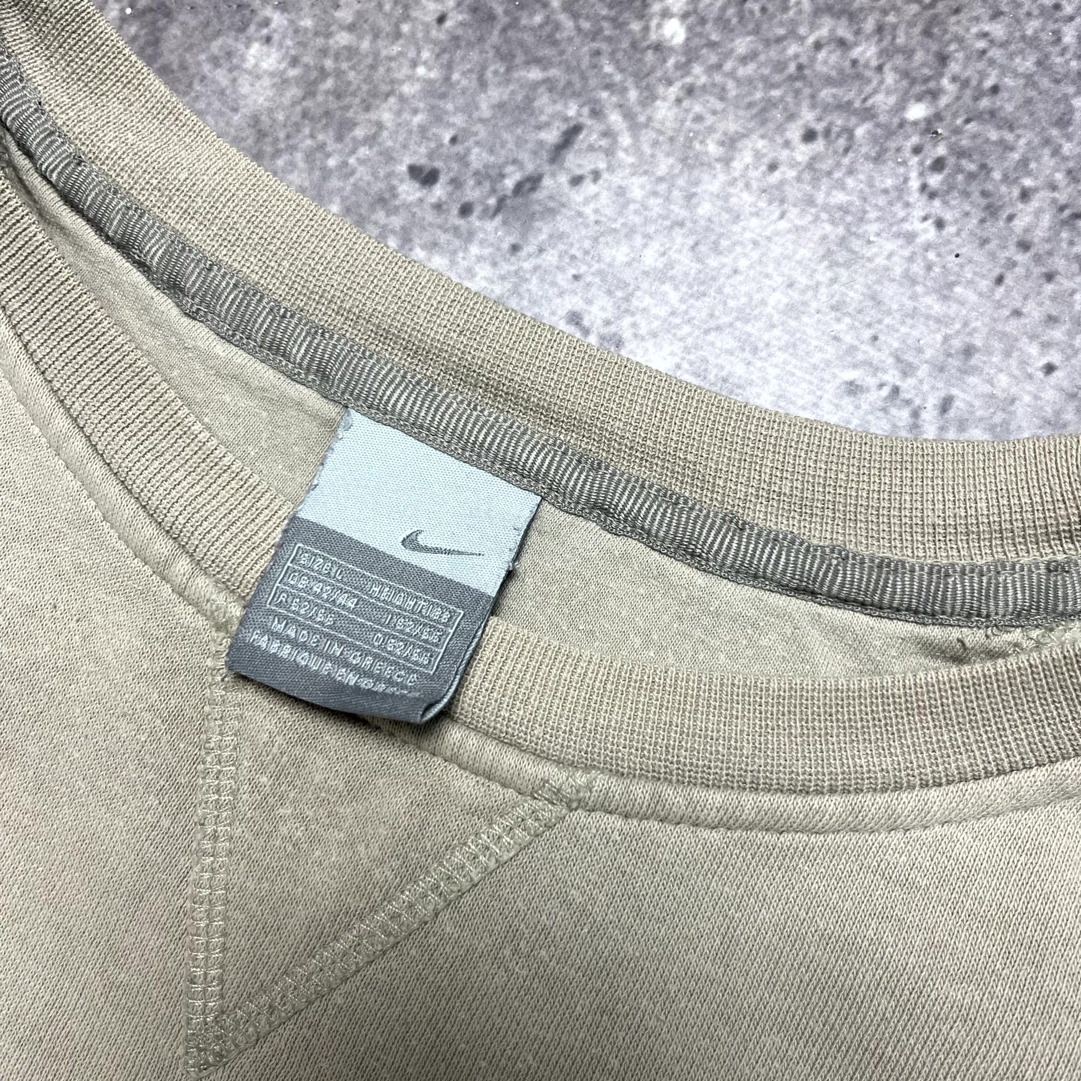 Nike Vintage Y2K Nike Beige Crewneck Sweatshirt Big Logo Size L Size US L / EU 52-54 / 3 - 6 Thumbnail