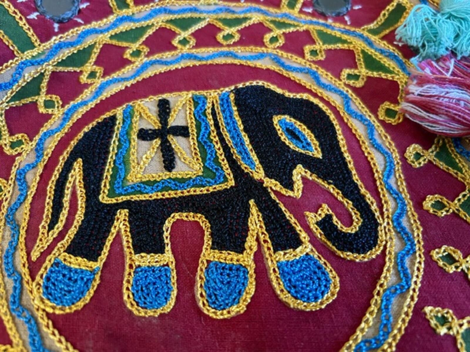 The Unbranded Brand Handmade Embroidered Elephant Round Shoulder Bag Size ONE SIZE - 3 Thumbnail