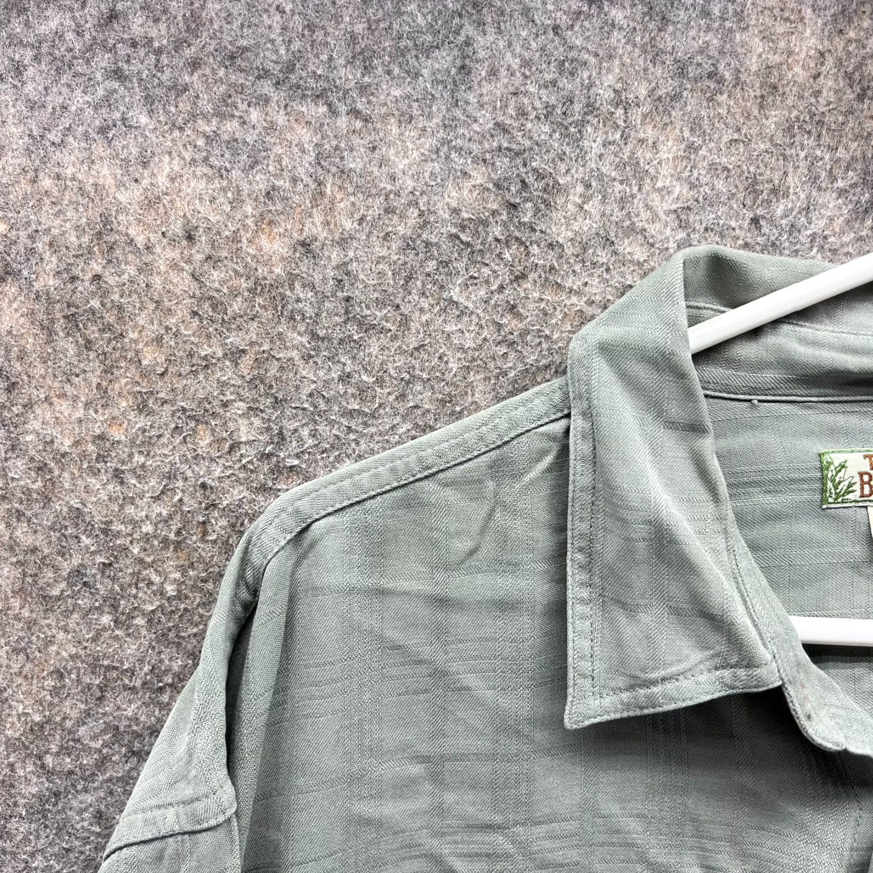 Tommy Bahama Tommy Bahama Shirt Men Medium Gray Button-Down Silk Reverse Print All Seasons 46 In Chest Regular Button-Up Mens Size US M / EU 48-50 / 2 - 3 Thumbnail