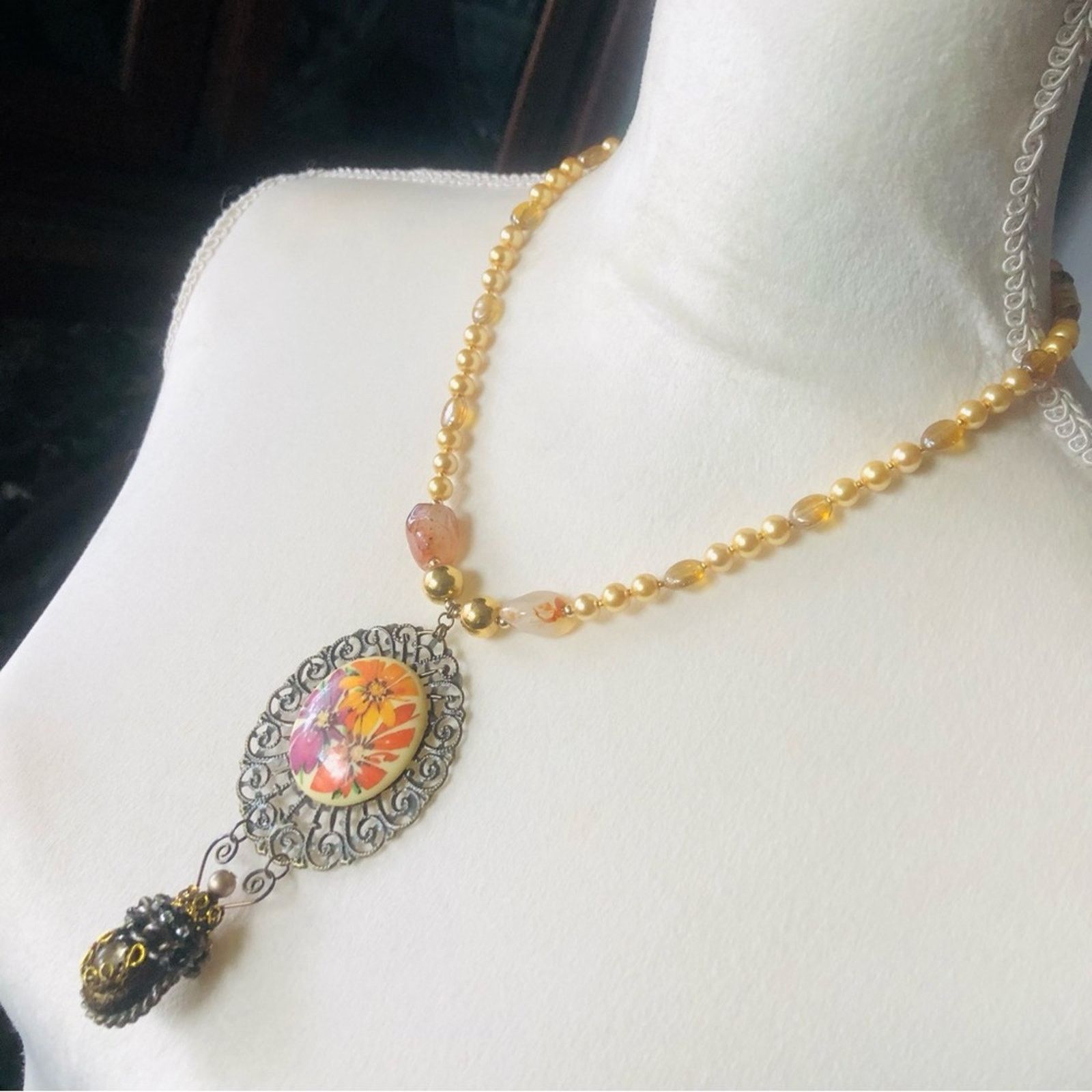 Handmade Handcrafted repurpose floral cameo brass Pearl necklace Size ONE SIZE - 4 Thumbnail