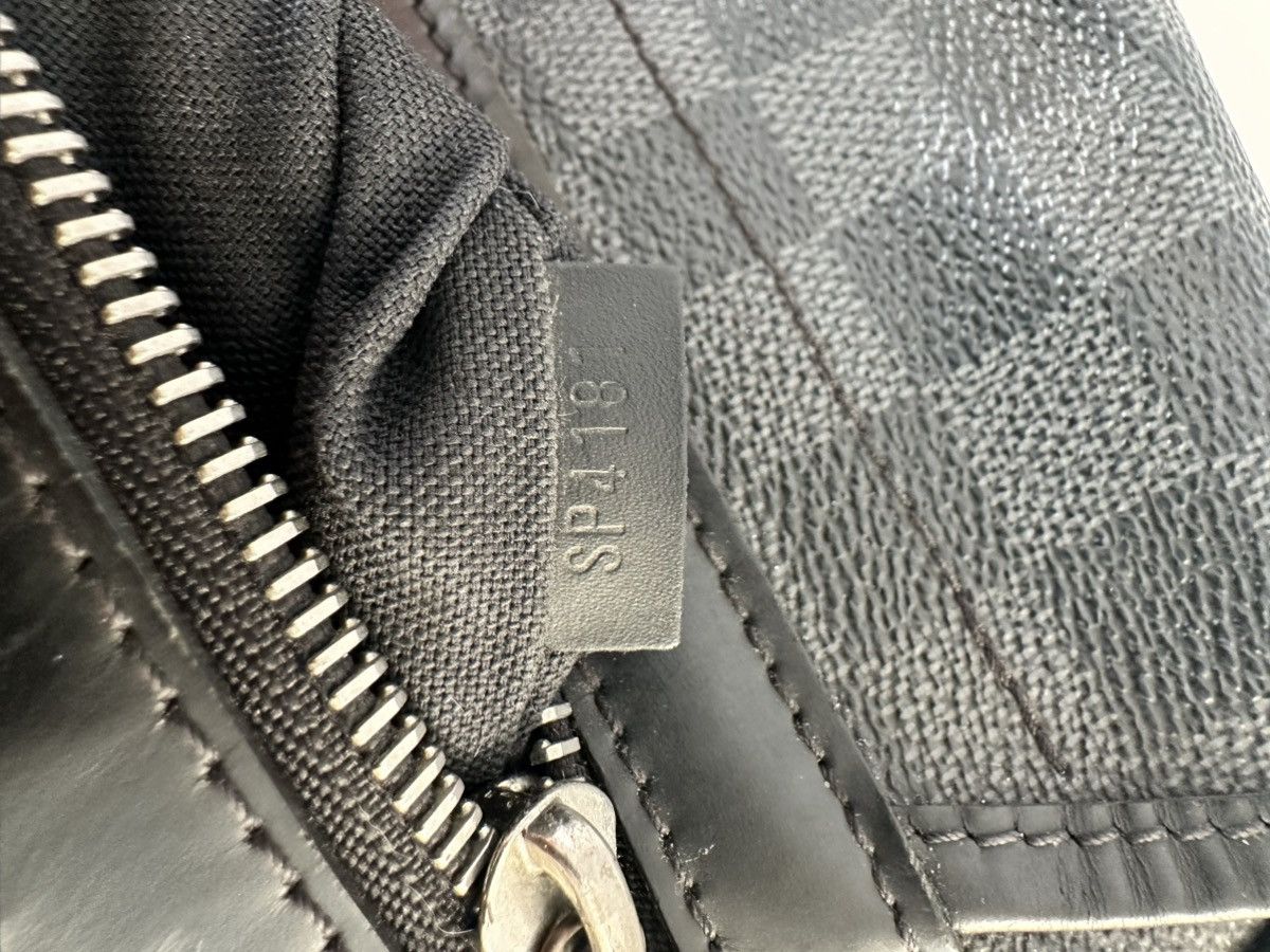Louis Vuitton Louis Vuitton Damier Graphite Canvas Daniel MM Messenger Bag Size ONE SIZE - 7 Thumbnail