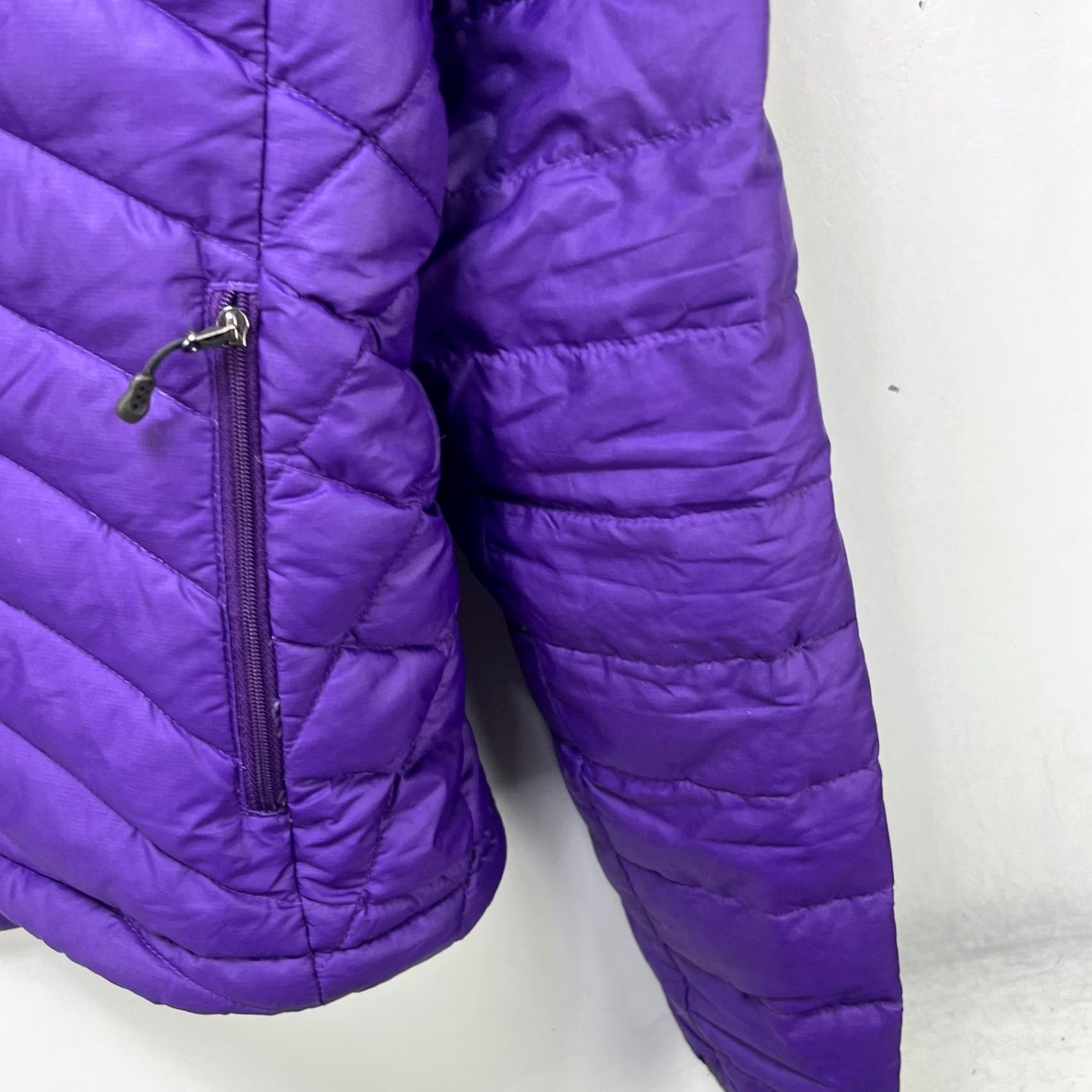 Patagonia VINTAGE Patagonia Lightweight Puffer Jacket Women M Purple 90s Sports Hip Hop Logo Embroidered Hooded All Seasons Size M / US 6-8 / IT 42-44 - 4 Thumbnail
