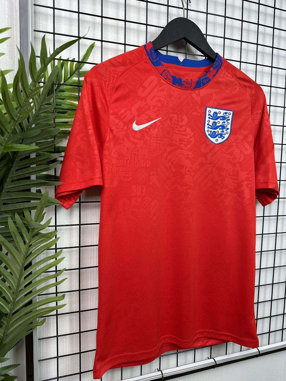 Nike England jersey kit 2020 2021 Nike training National team Men Size US M / EU 48-50 / 2 - 4 Thumbnail
