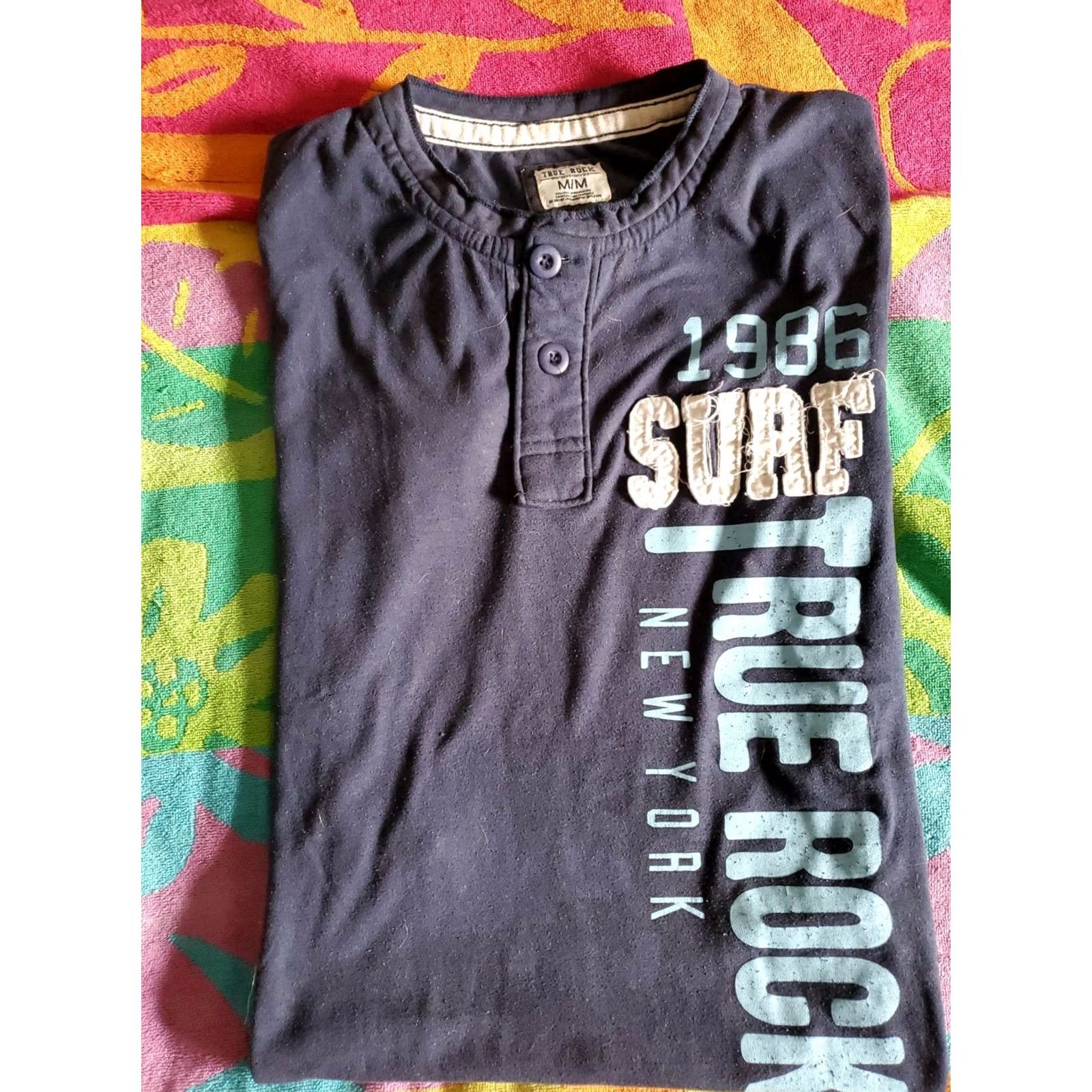 Vintage True Rock New York 1986 Surf Short Sleeve Henley Shirt SZ Medium Blue Cotton Blend Embroidered T-Shirt Mens Size US M / EU 48-50 / 2 - 2 Thumbnail