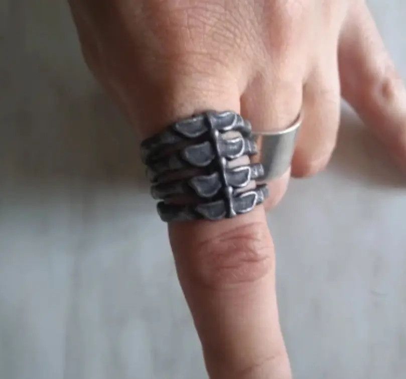Designer Size us11 Rib Bone Vintage Ring (multi size available) Size ONE SIZE - 3 Thumbnail
