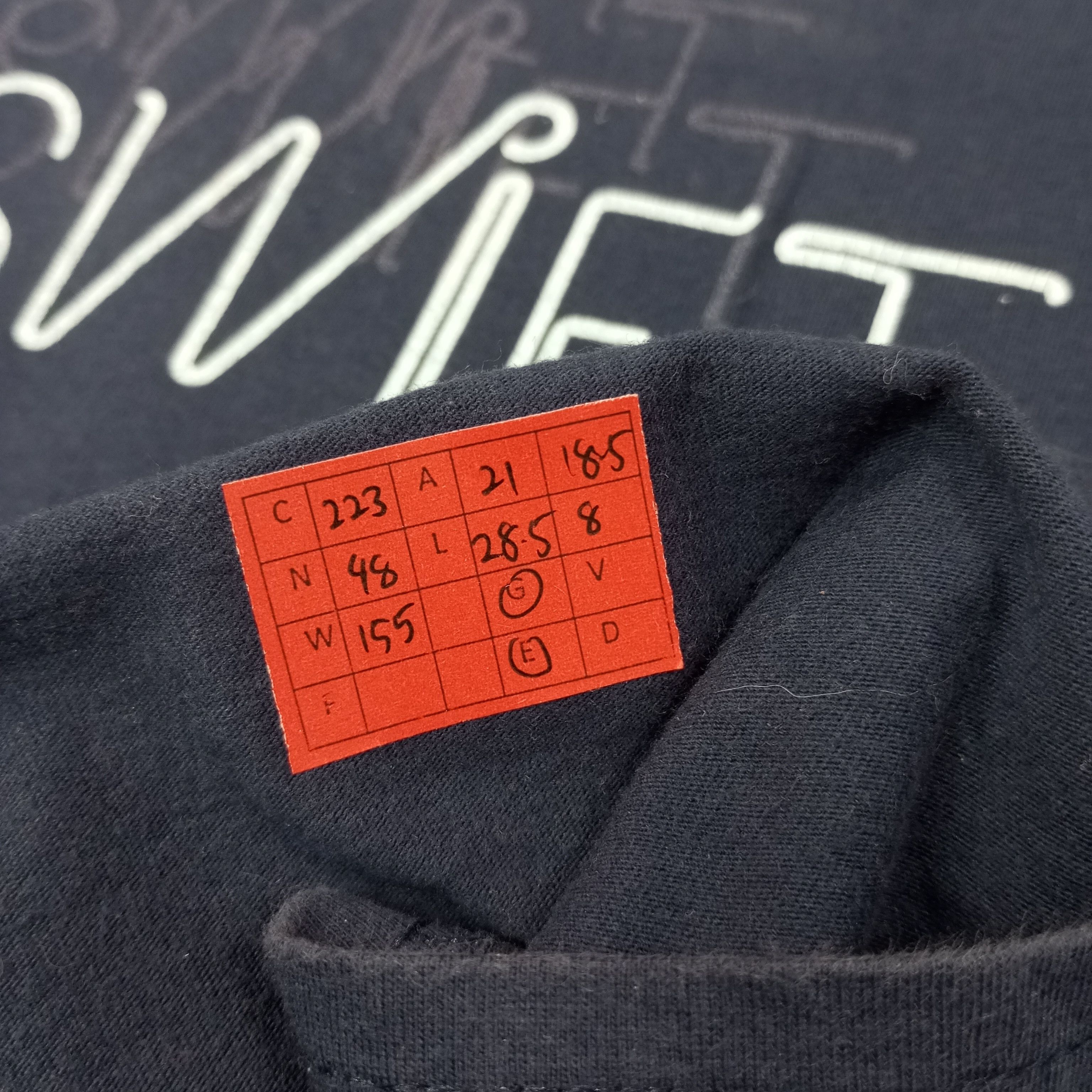 Band Tees Taylor Swift Singer Music Tour Tshirt c223n48 Size US L / EU 52-54 / 3 - 9 Thumbnail