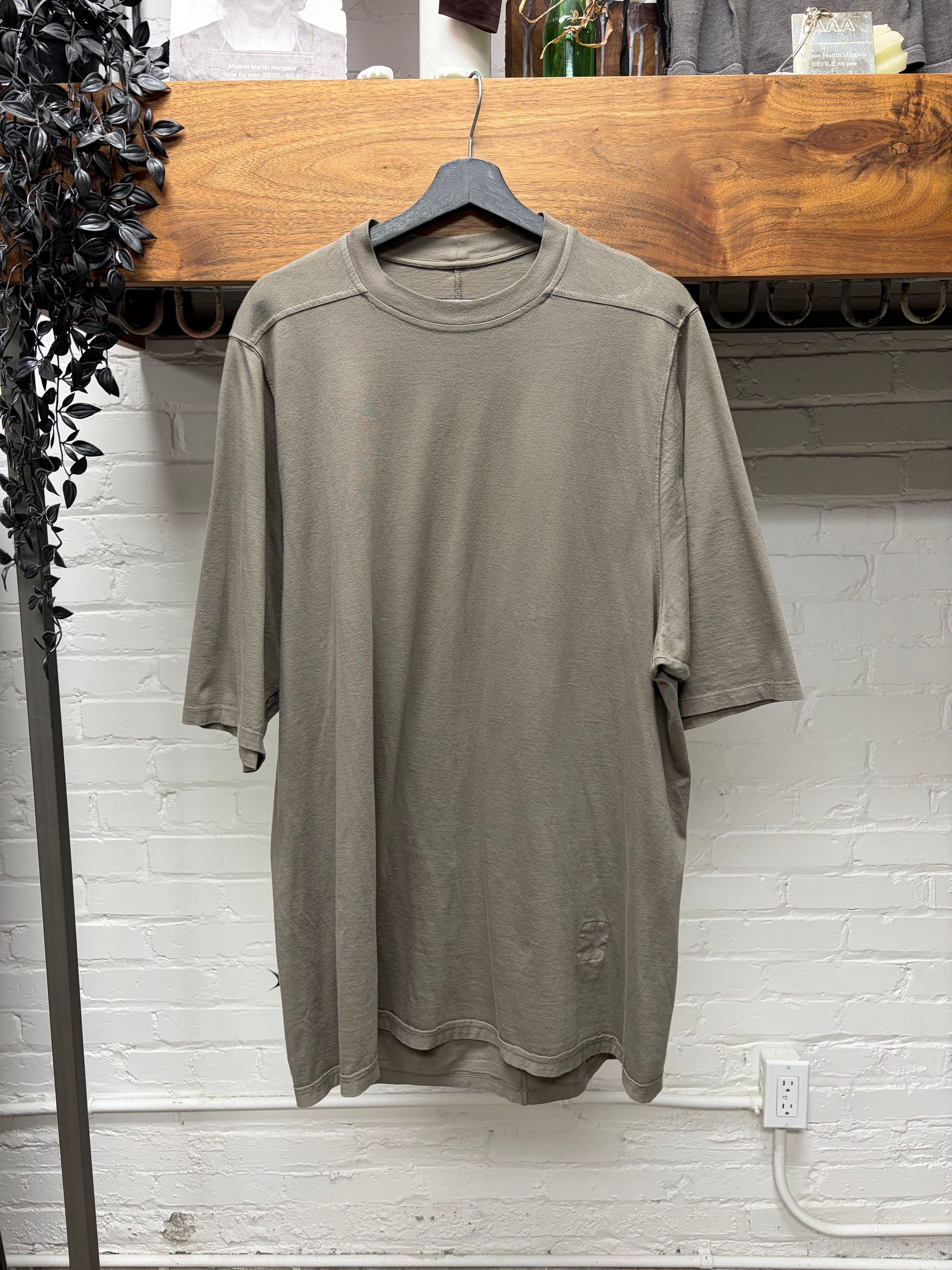 Rick Owens ‘Level’ Dust Brown Oversized Cotton T-Shirt Size US M / EU 48-50 / 2 - 1 Thumbnail