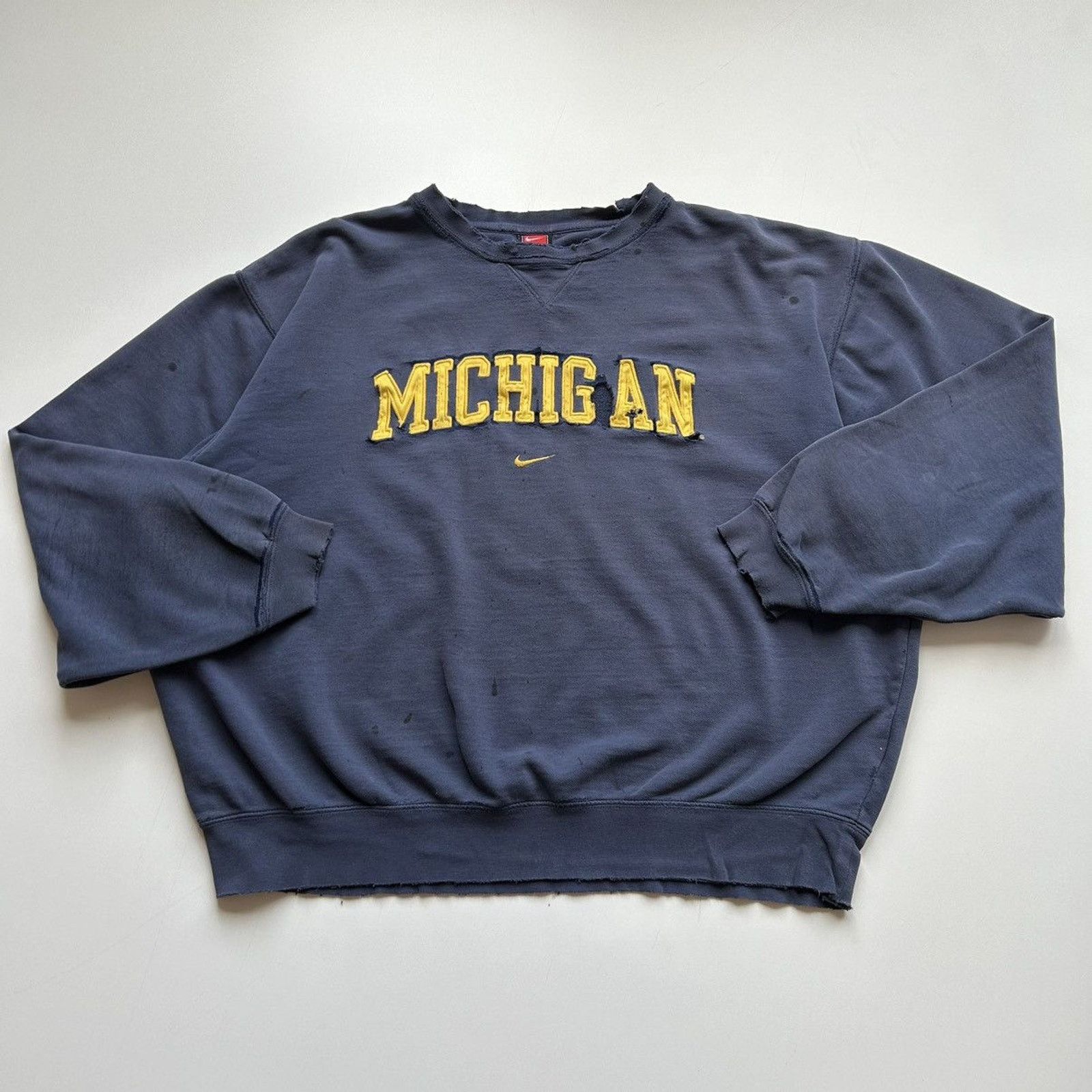 NCAA Vintage 90s Nike Center Swoosh Michigan NCAA Crewneck XL Size US XL / EU 56 / 4 - 1 Thumbnail