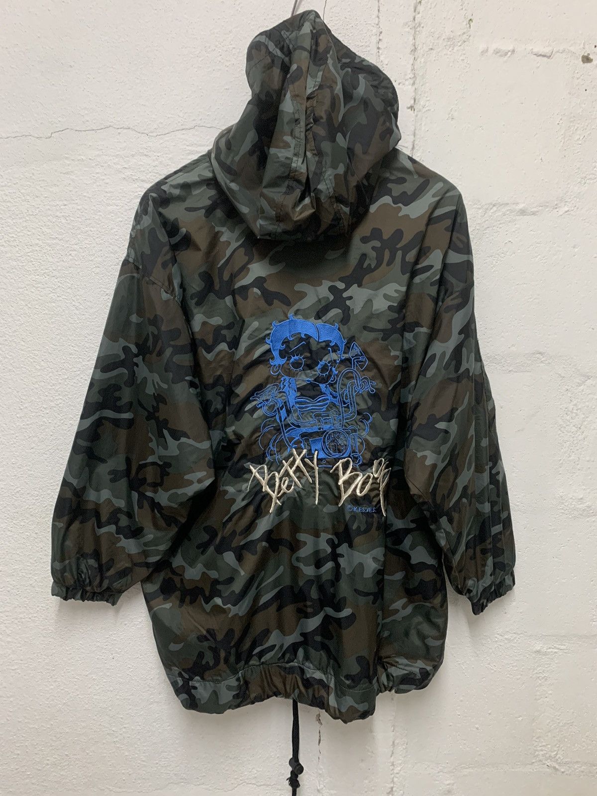 Japanese Brand Vintage Betty Boop Camo Buttom up Hoodie Size US M / EU 48-50 / 2 - 4 Thumbnail
