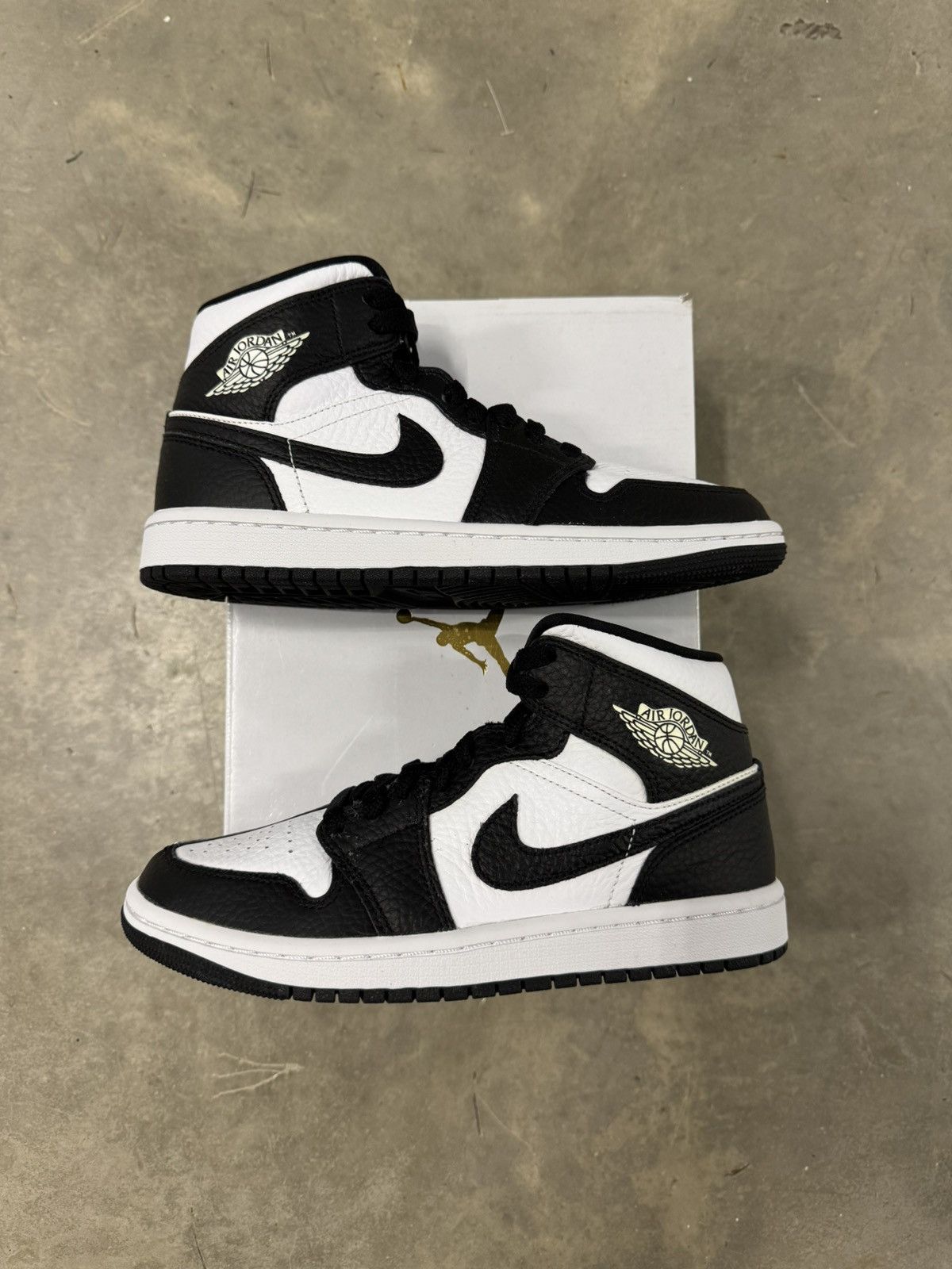 Jordan Brand Jordan 1 Mid SE WMNS Split Homage Size 6.5W Size US 6.5 / IT 36.5 - 2 Thumbnail