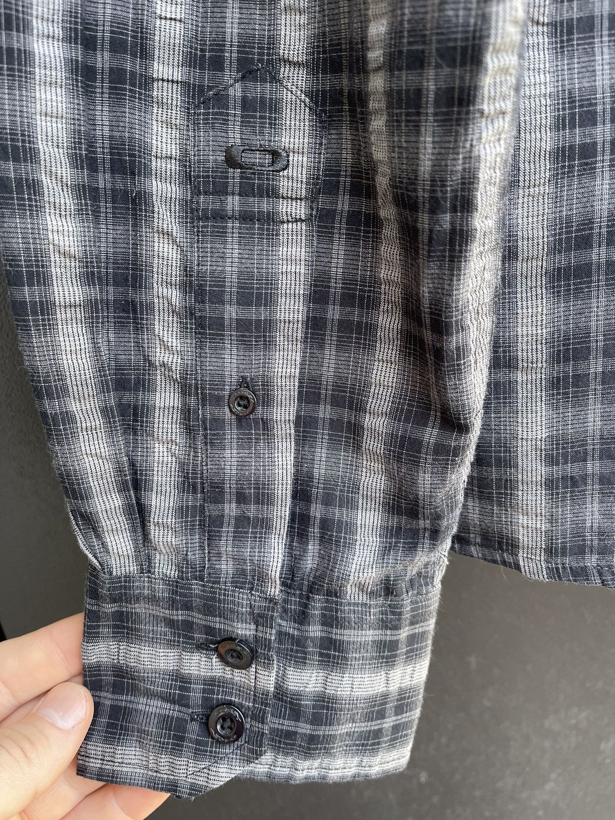 Oakley Vintage Oakley Checkered Long Sleeve Button Up Shirt Size US L / EU 52-54 / 3 - 9 Thumbnail