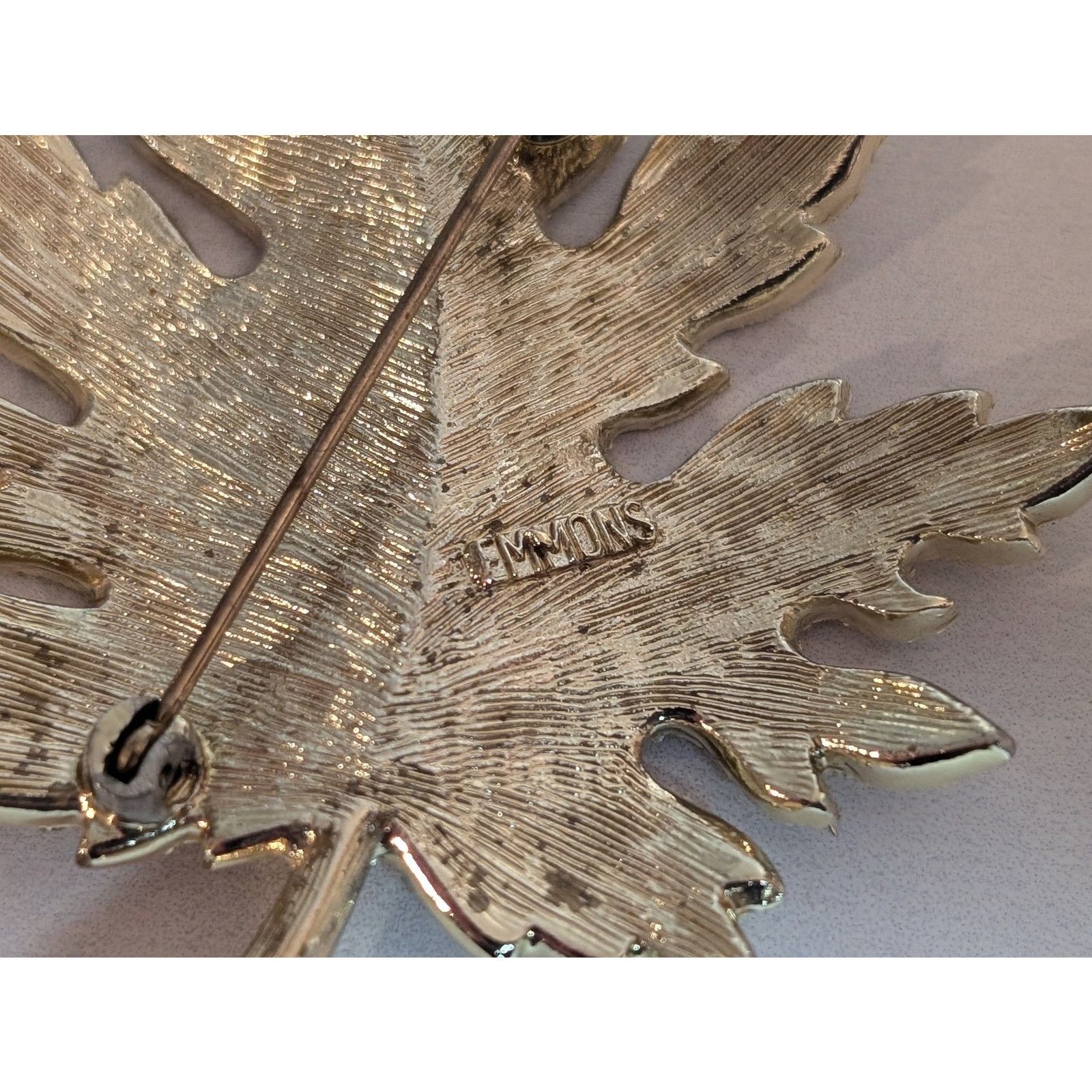 Vintage VTG 1955 Emmons Gold-Tone Leaf Brooch & Clip-On Earrings Set Size ONE SIZE - 4 Thumbnail