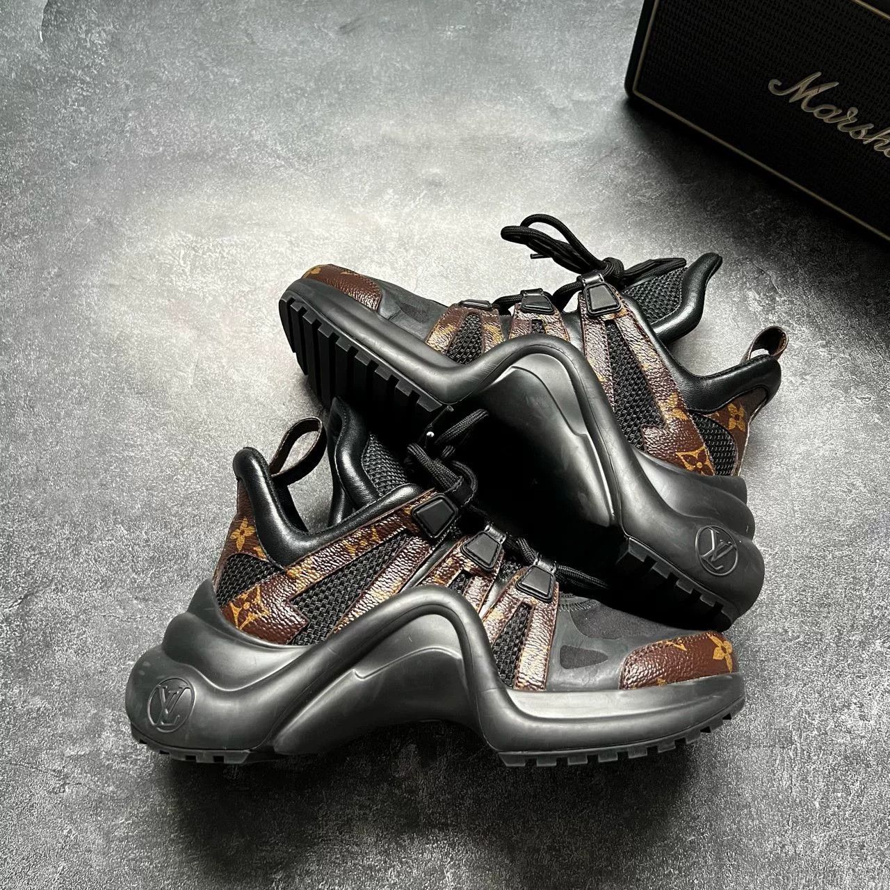 Louis Vuitton Louis Vuitton Black Lowtop Sneakers 35 Women Size US 5 / IT 35 - 1 Thumbnail