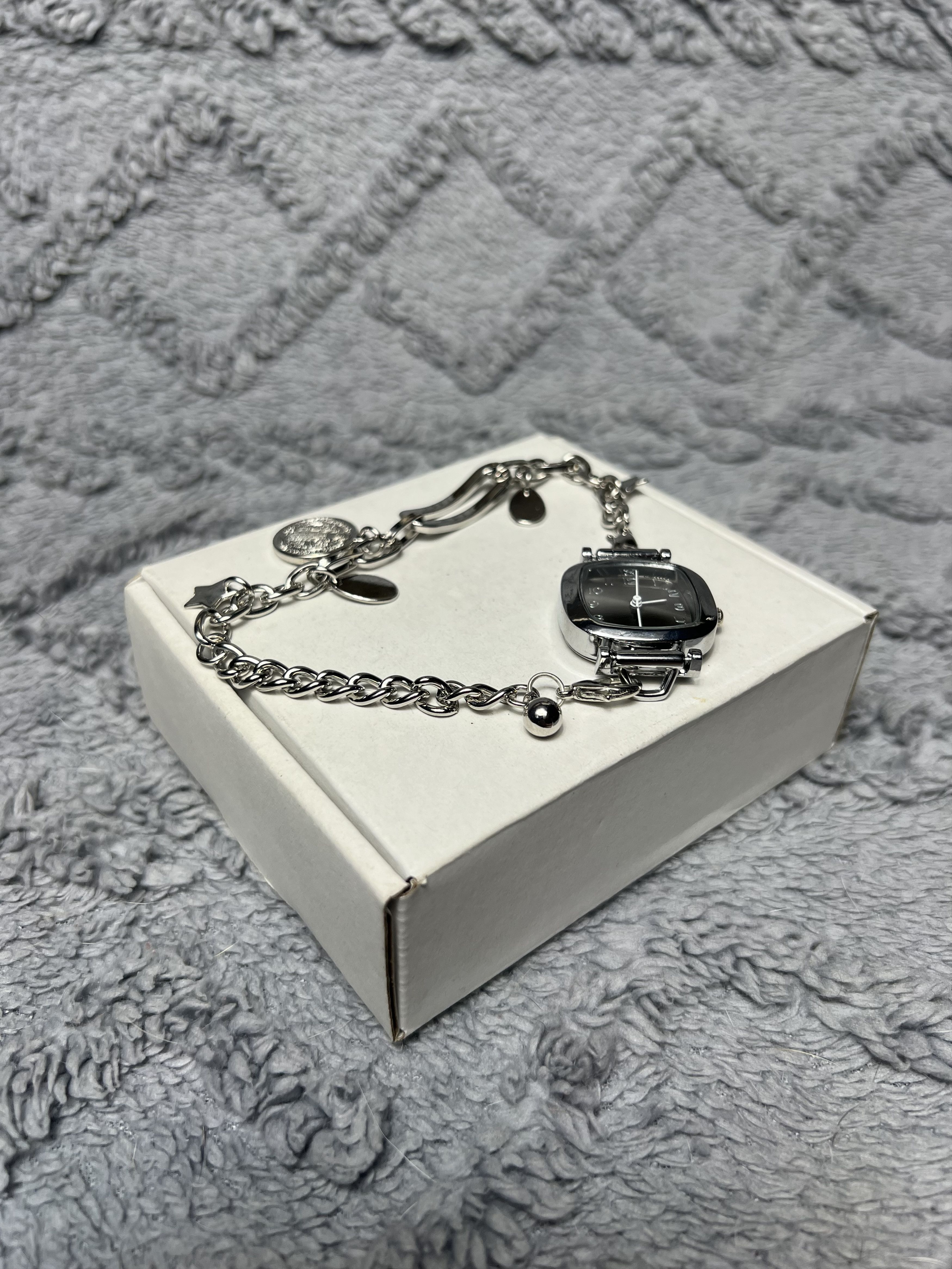 Vintage Glamour Minimalistic Japanese Style Bracelet Watch Y2k Size ONE SIZE - 7 Thumbnail