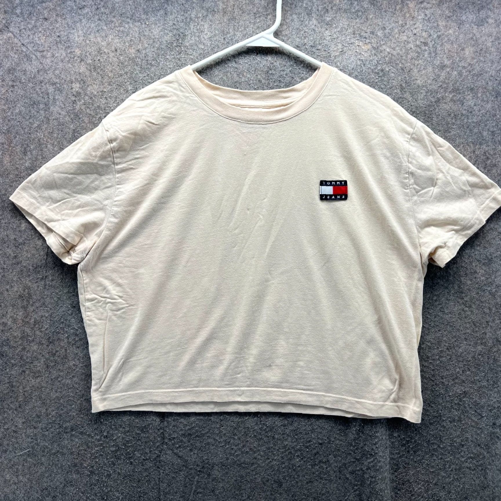 Tommy Hilfiger VINTAGE Tommy Hilfiger Shirt Womens Large Beige Crewneck Tee Cropped Flag Logo Size L / US 10 / IT 46 - 2 Thumbnail