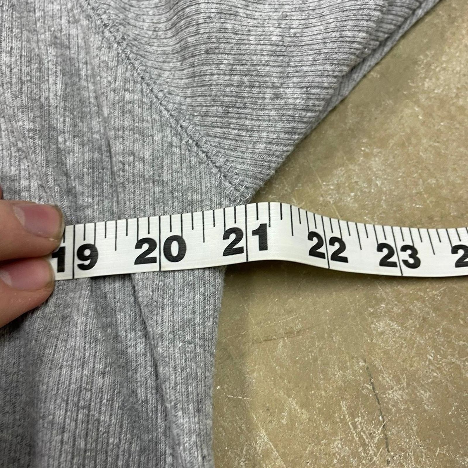 Old Navy Old Navy grey tee with embroidered logo Size L Size US L / EU 52-54 / 3 - 3 Thumbnail