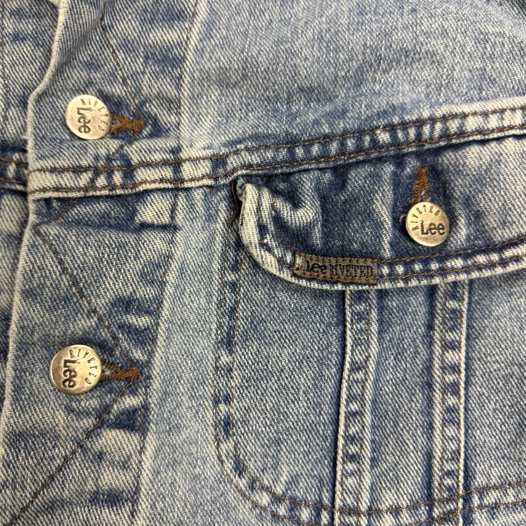 Lee VINTAGE Lee Riveted Medium Wash Blue Denim Trucker Jacket USA Made - Medium Jacket Mens Regular Blue Denimi? Size US M / EU 48-50 / 2 - 2 Thumbnail